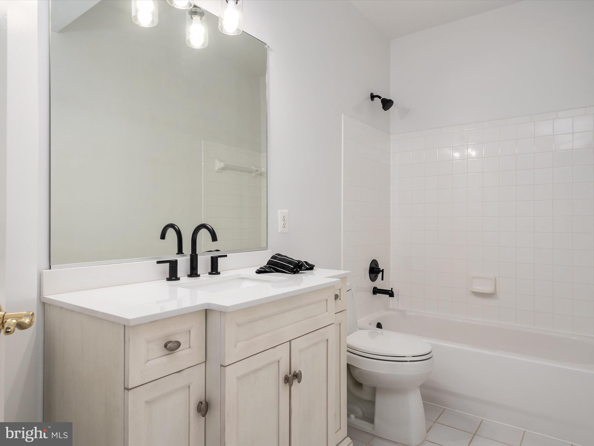 SOUTH RIVER COLONY - Residential