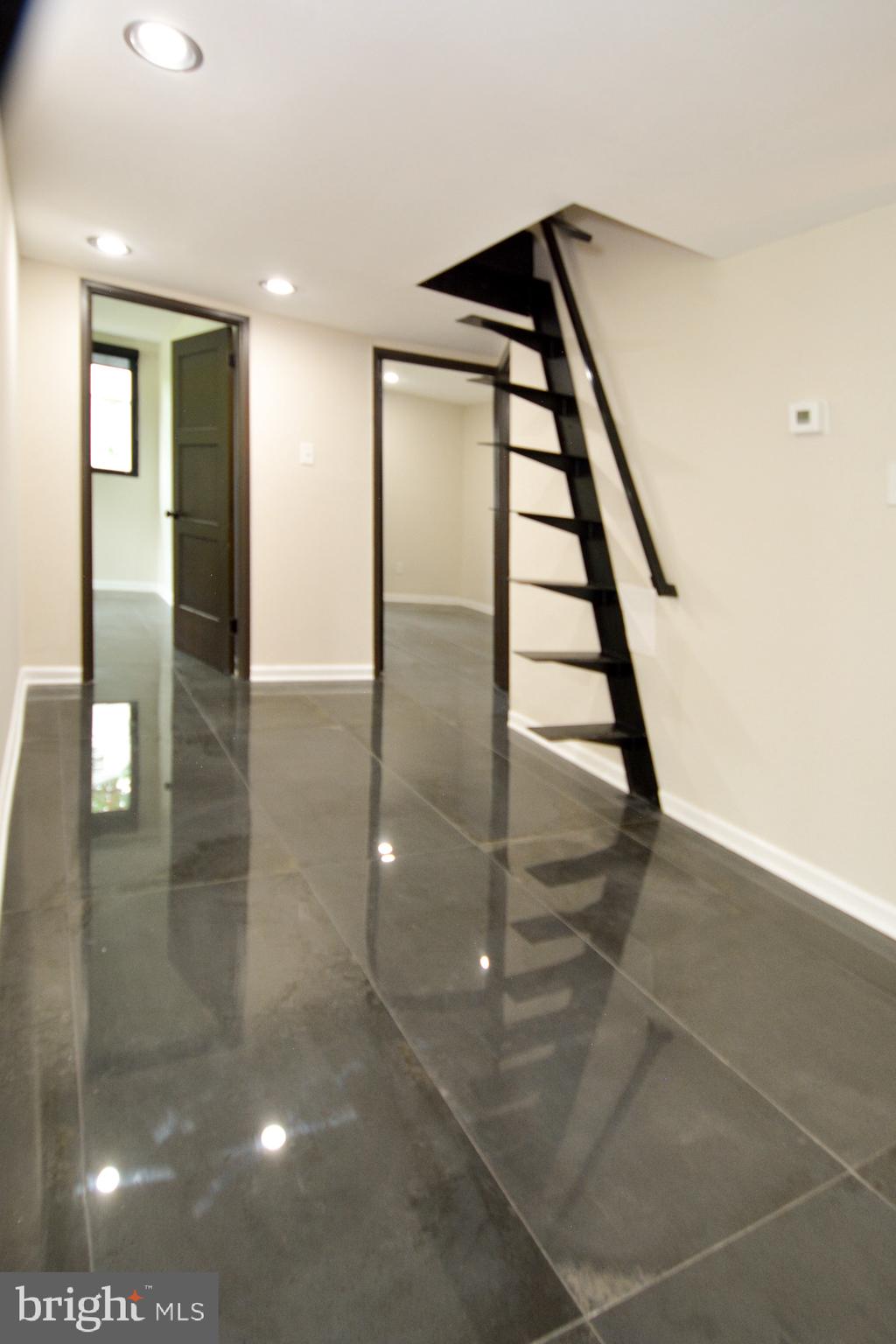 HOLLYWOOD - Residential Lease