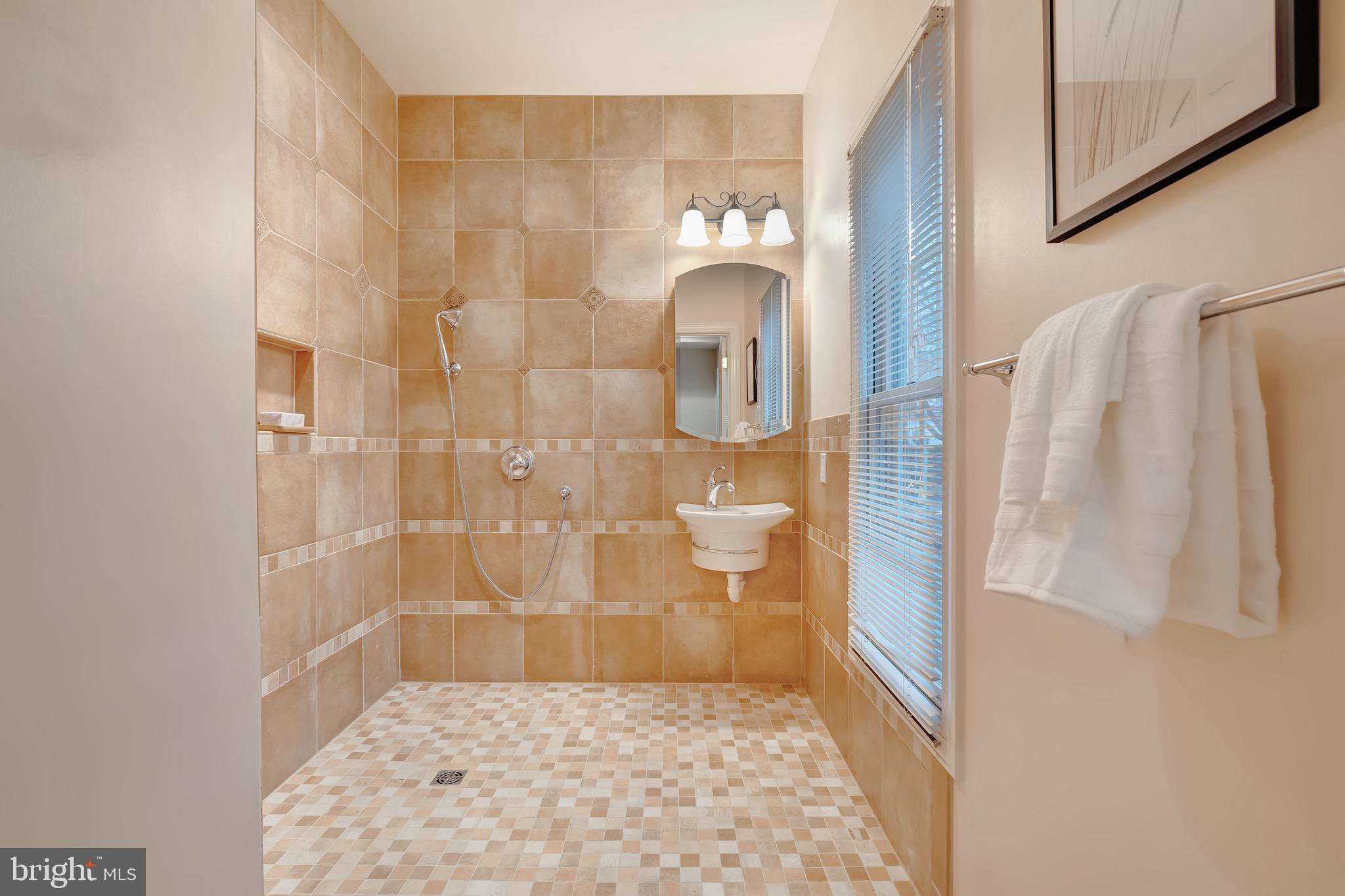 AMANDA PLACE - Residential