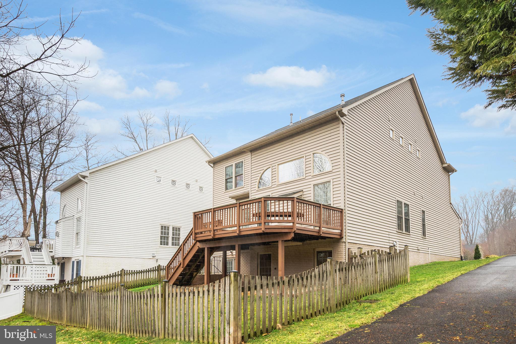 AMANDA PLACE - Residential