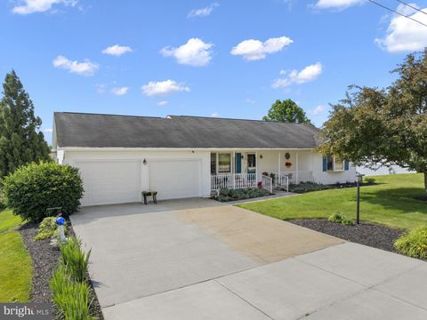 Homes For Sale - 327 Beaver Street<br/> EAST BERLIN, PA 17316