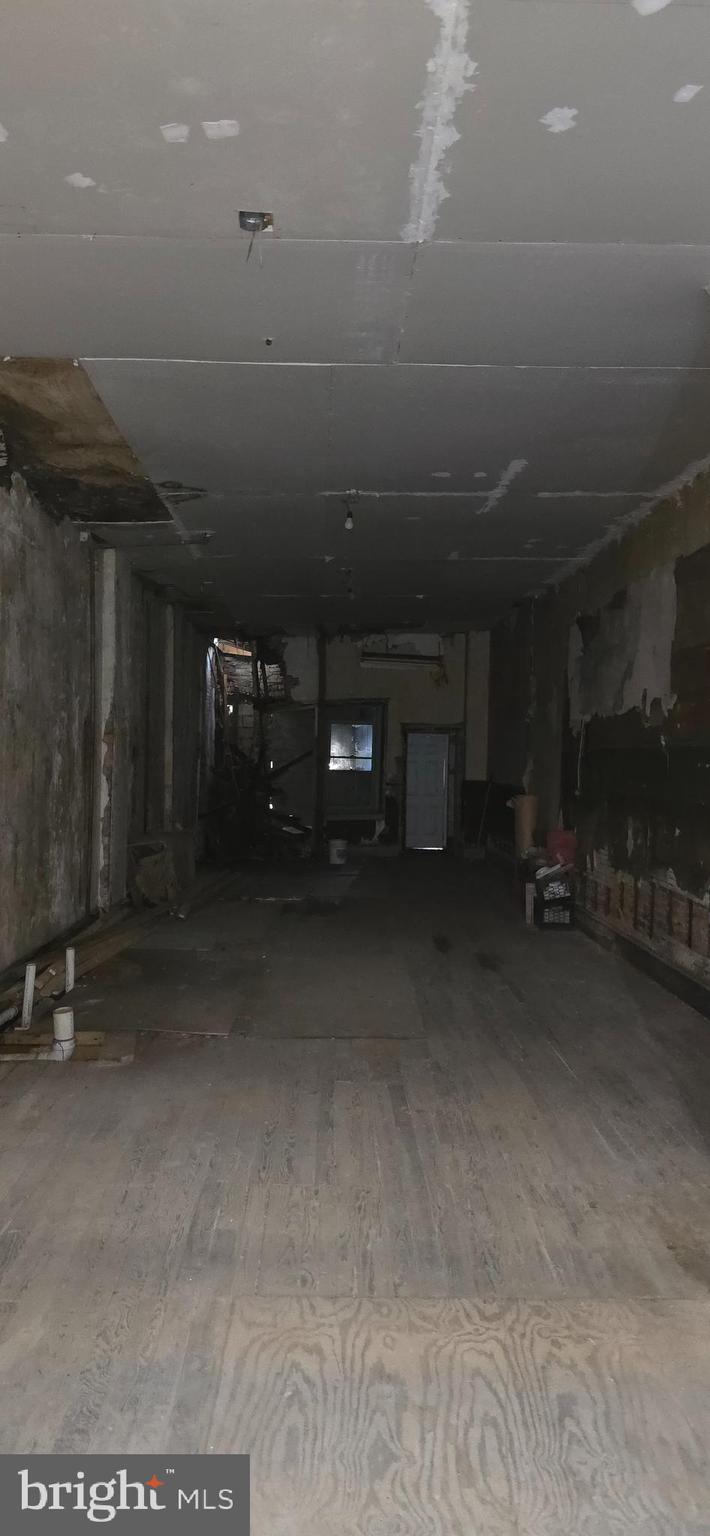 PHILADELPHIA (WEST) - Commercial Sale