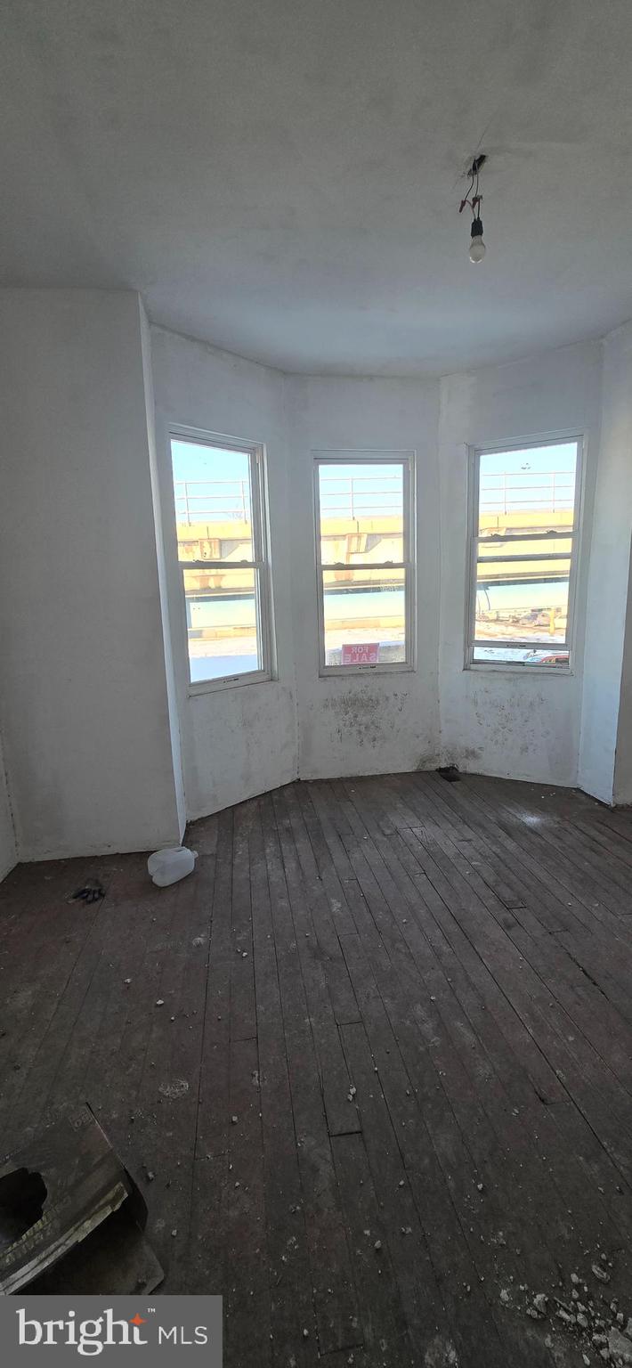 PHILADELPHIA (WEST) - Commercial Sale