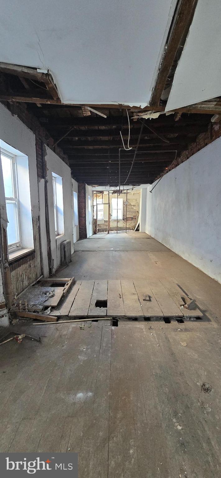 PHILADELPHIA (WEST) - Commercial Sale