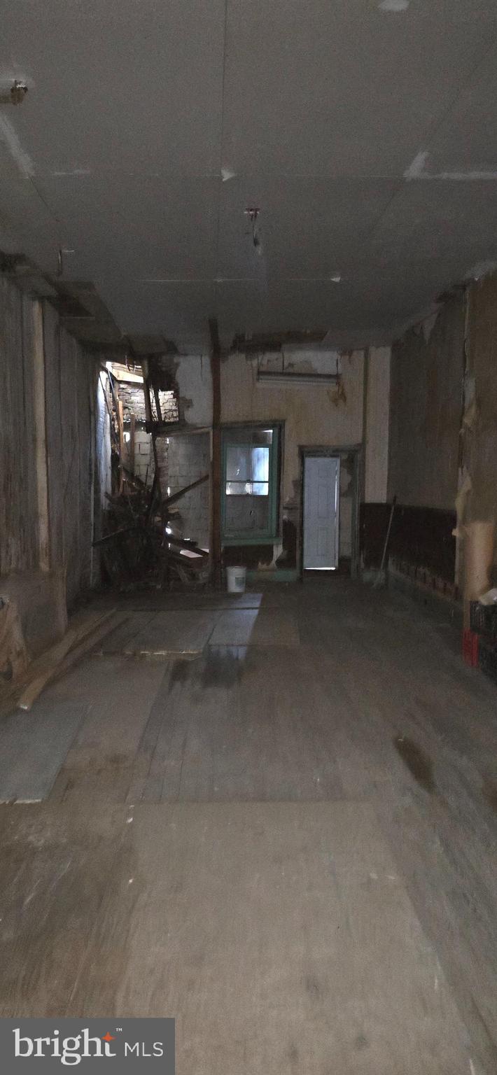 PHILADELPHIA (WEST) - Commercial Sale