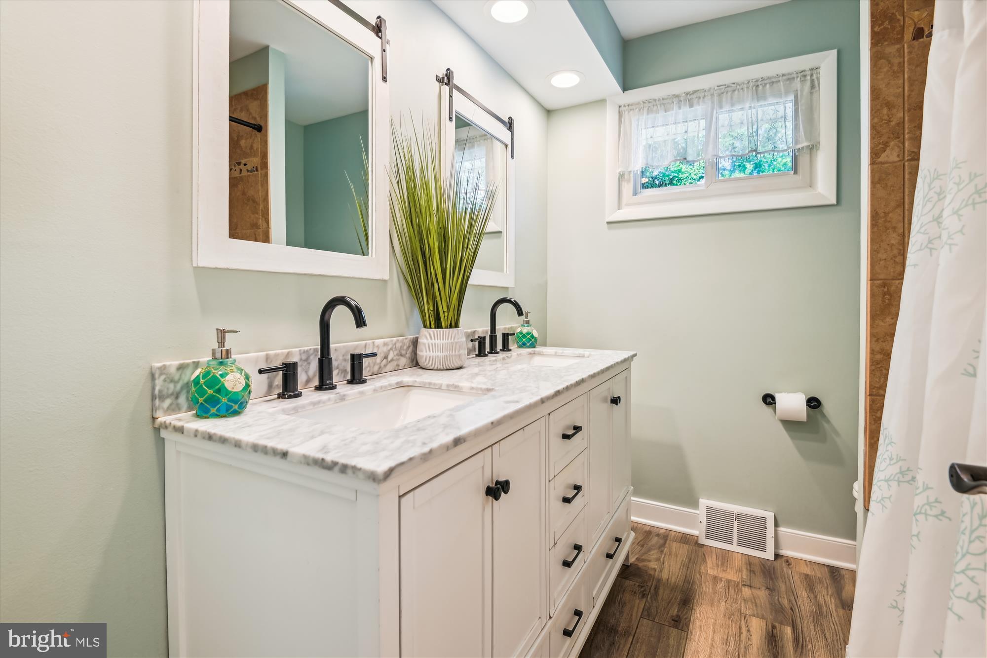 THE HIGHLANDS - Residential