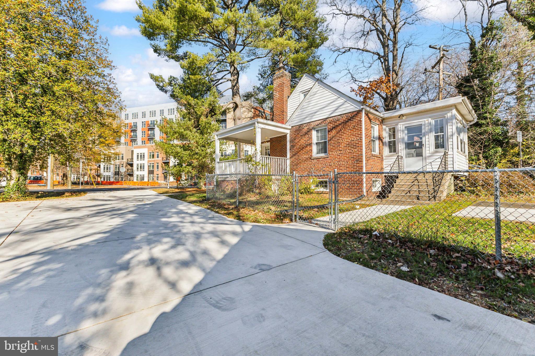 FALLS CHURCH CITY - Residential