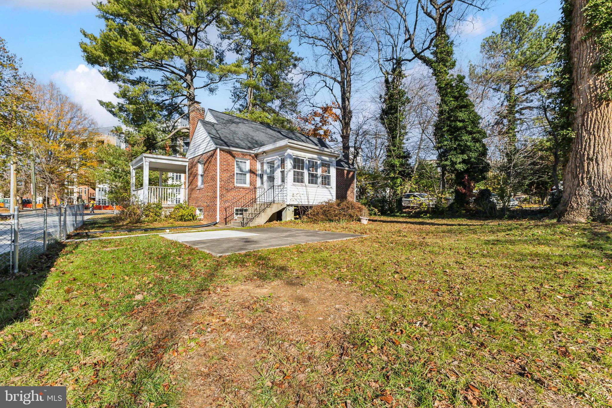 FALLS CHURCH CITY - Residential