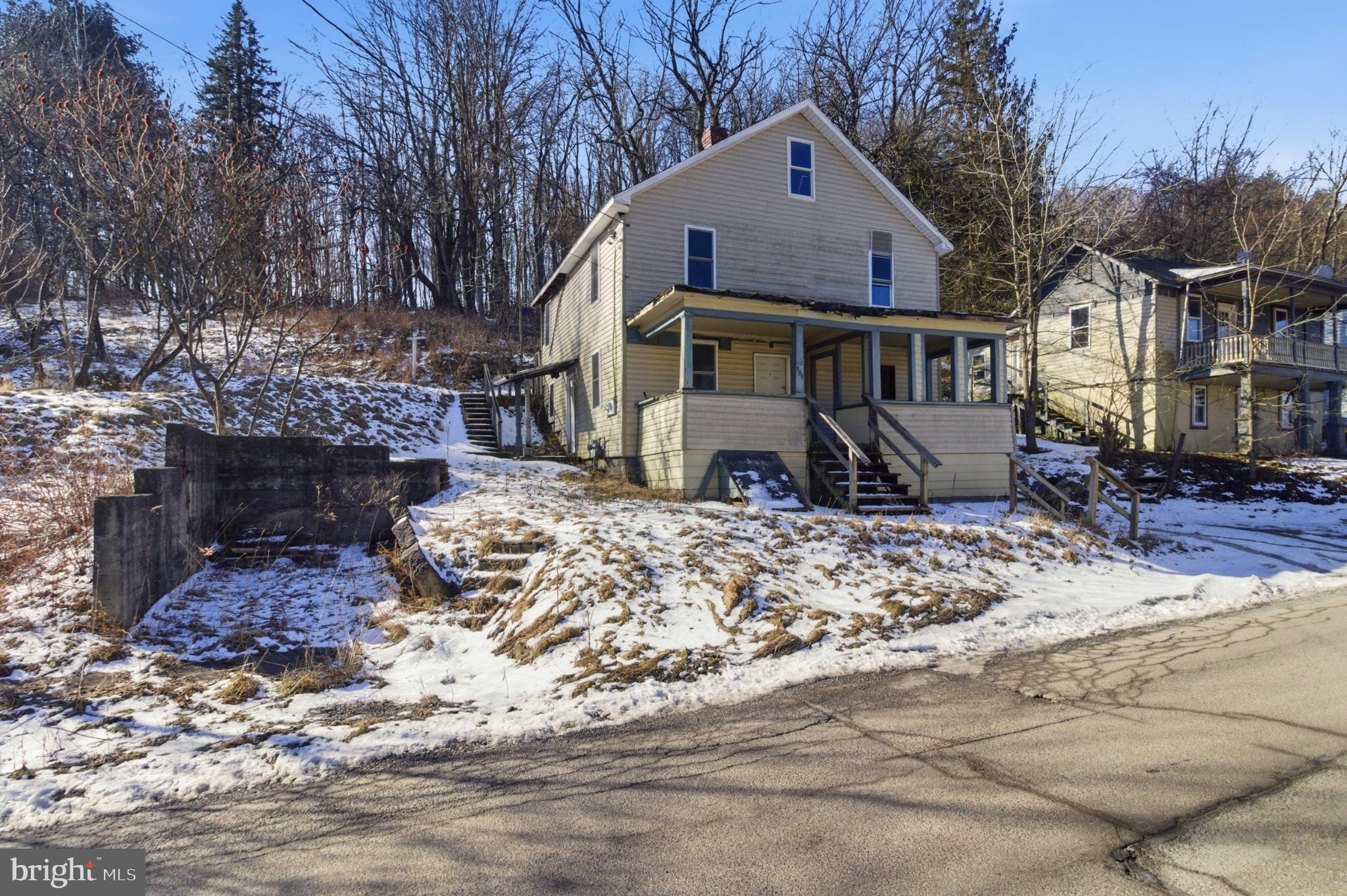 305 QUARRY AVENUE