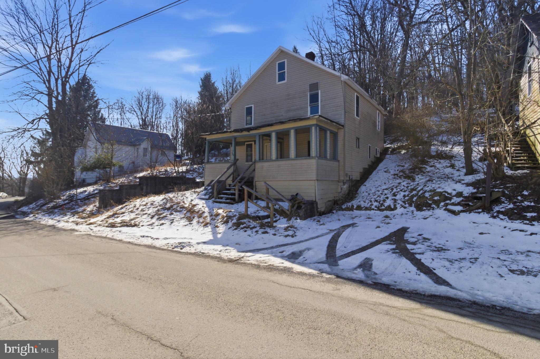 305 QUARRY AVENUE