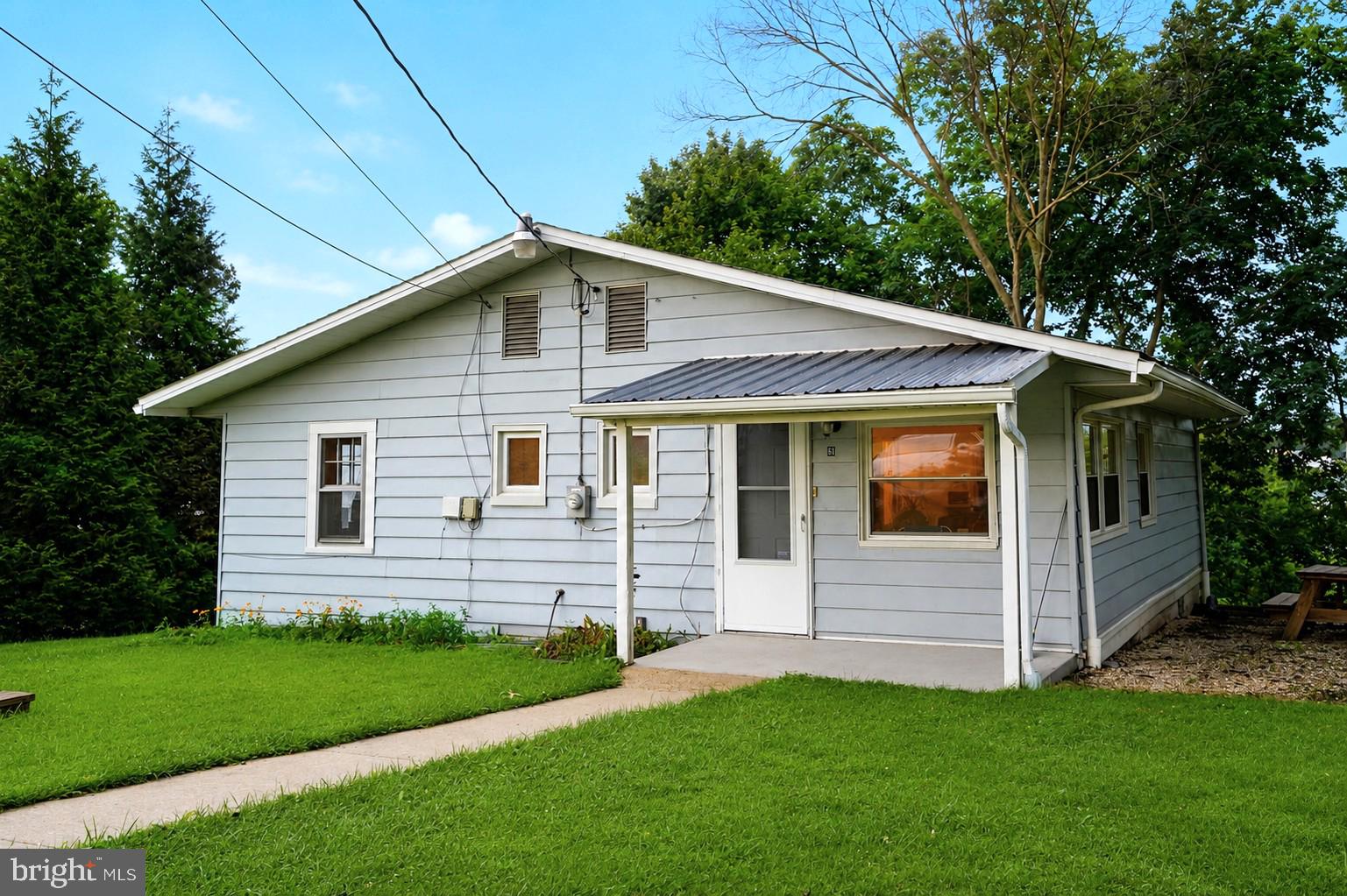 61 COTTAGE LANE