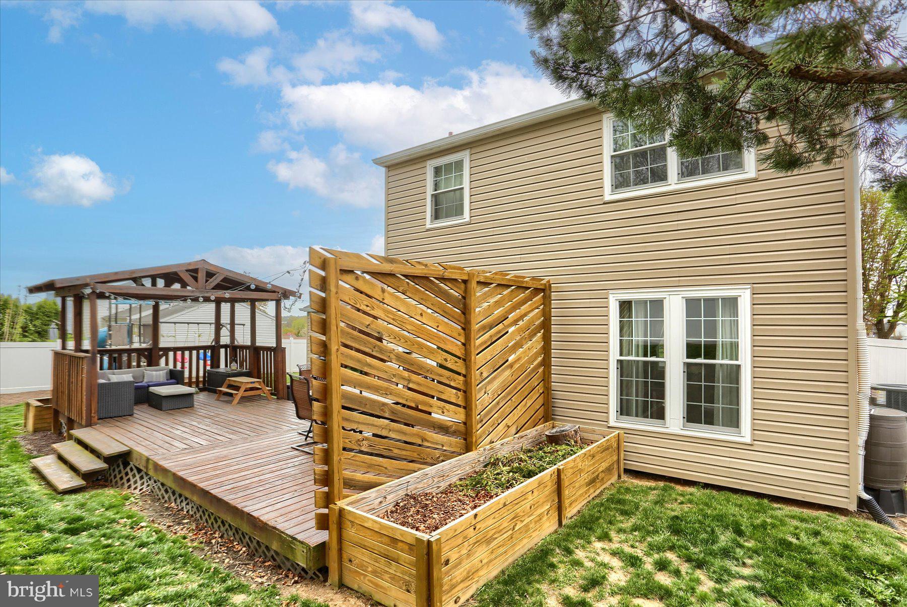 CROOKED HILL FARMS - Residential