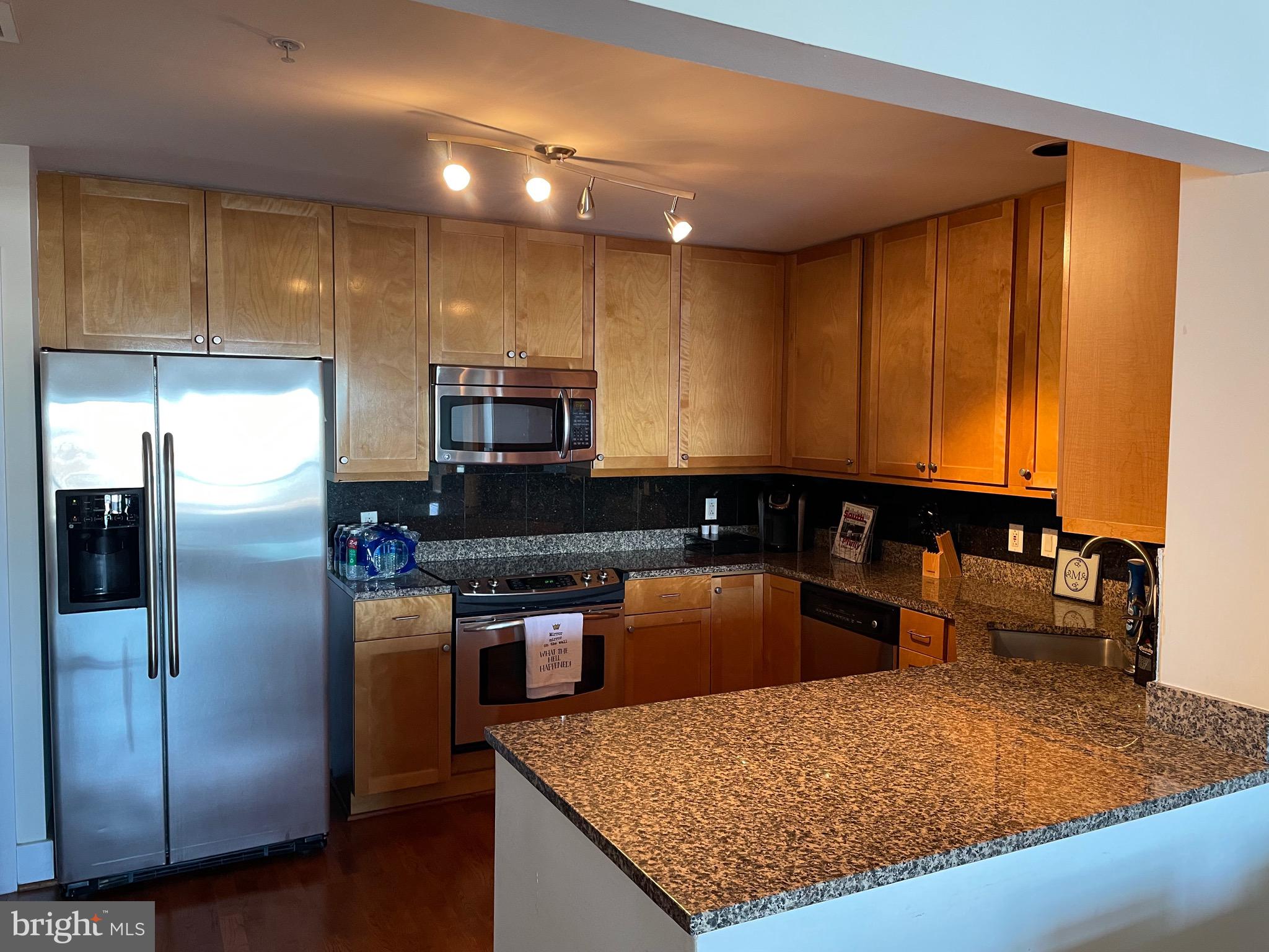 QUEEN VILLAGE - Residential