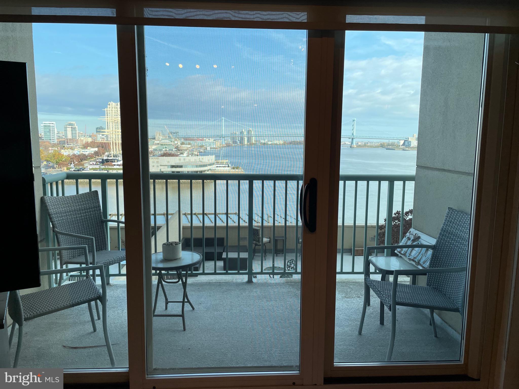 QUEEN VILLAGE - Residential