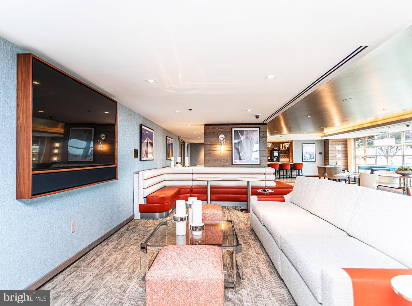 QUEEN VILLAGE - Residential