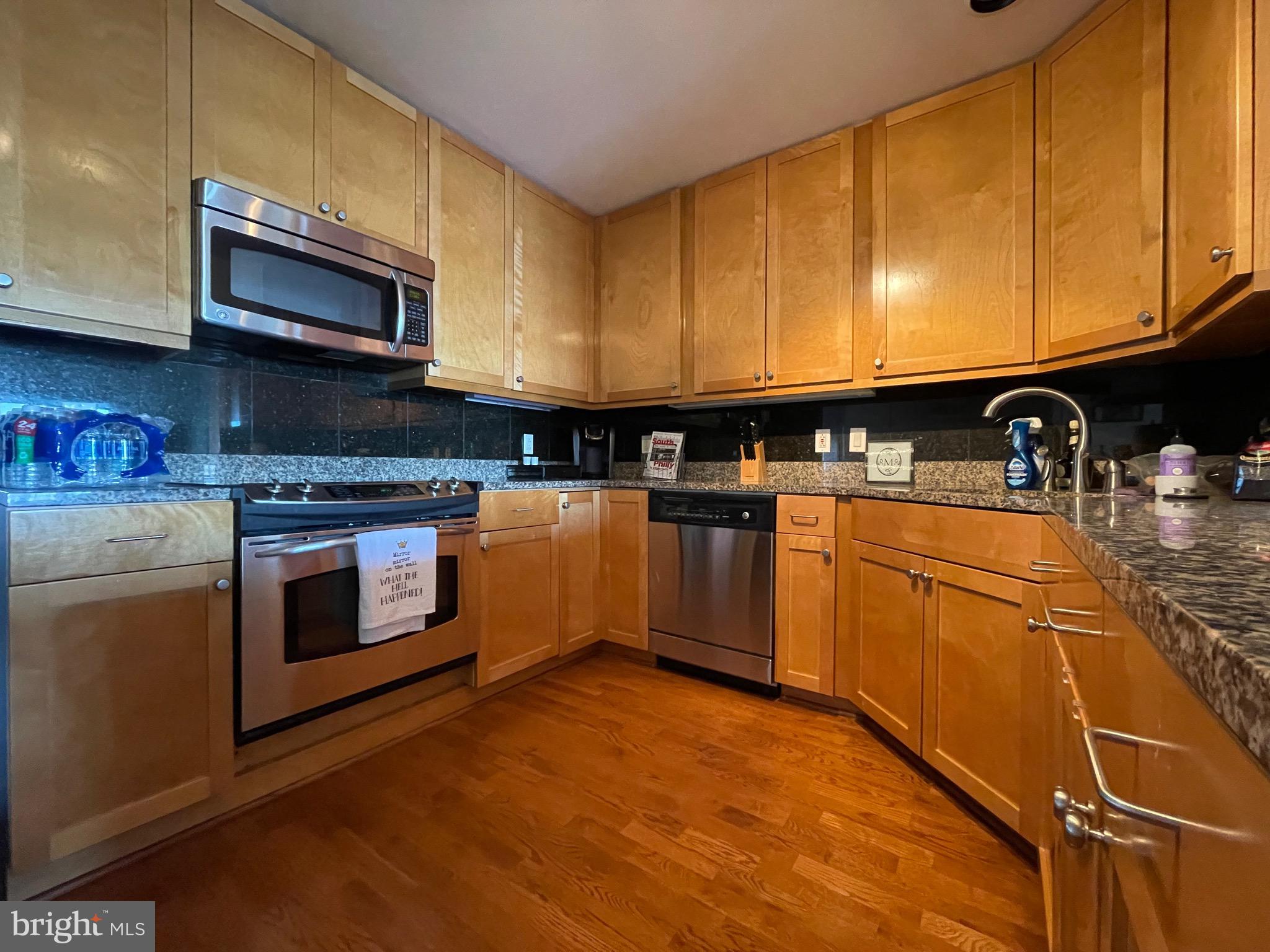 QUEEN VILLAGE - Residential