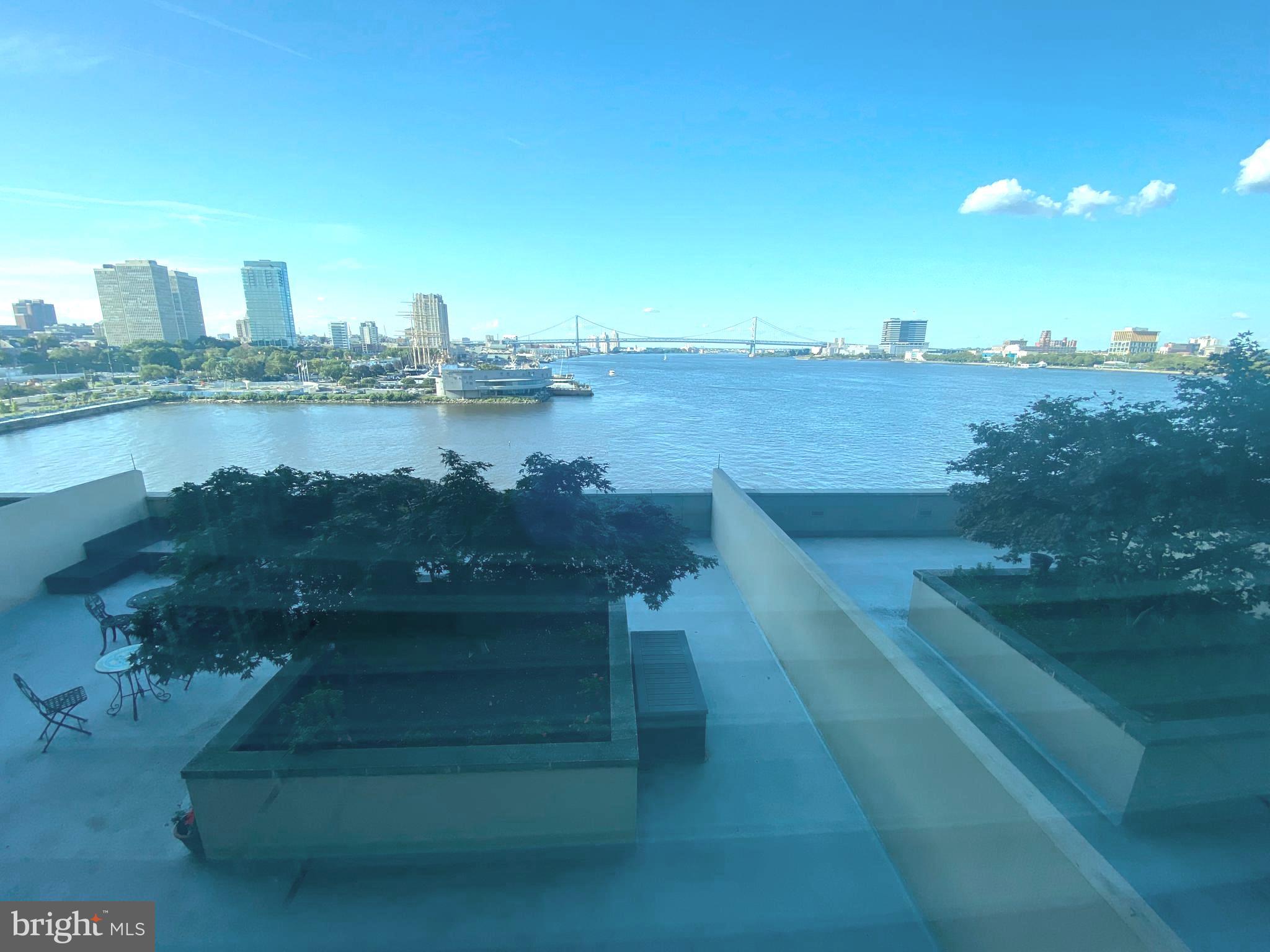 QUEEN VILLAGE - Residential