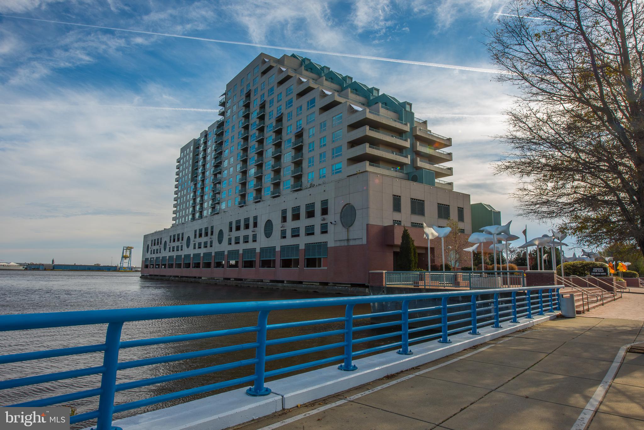 QUEEN VILLAGE - Residential