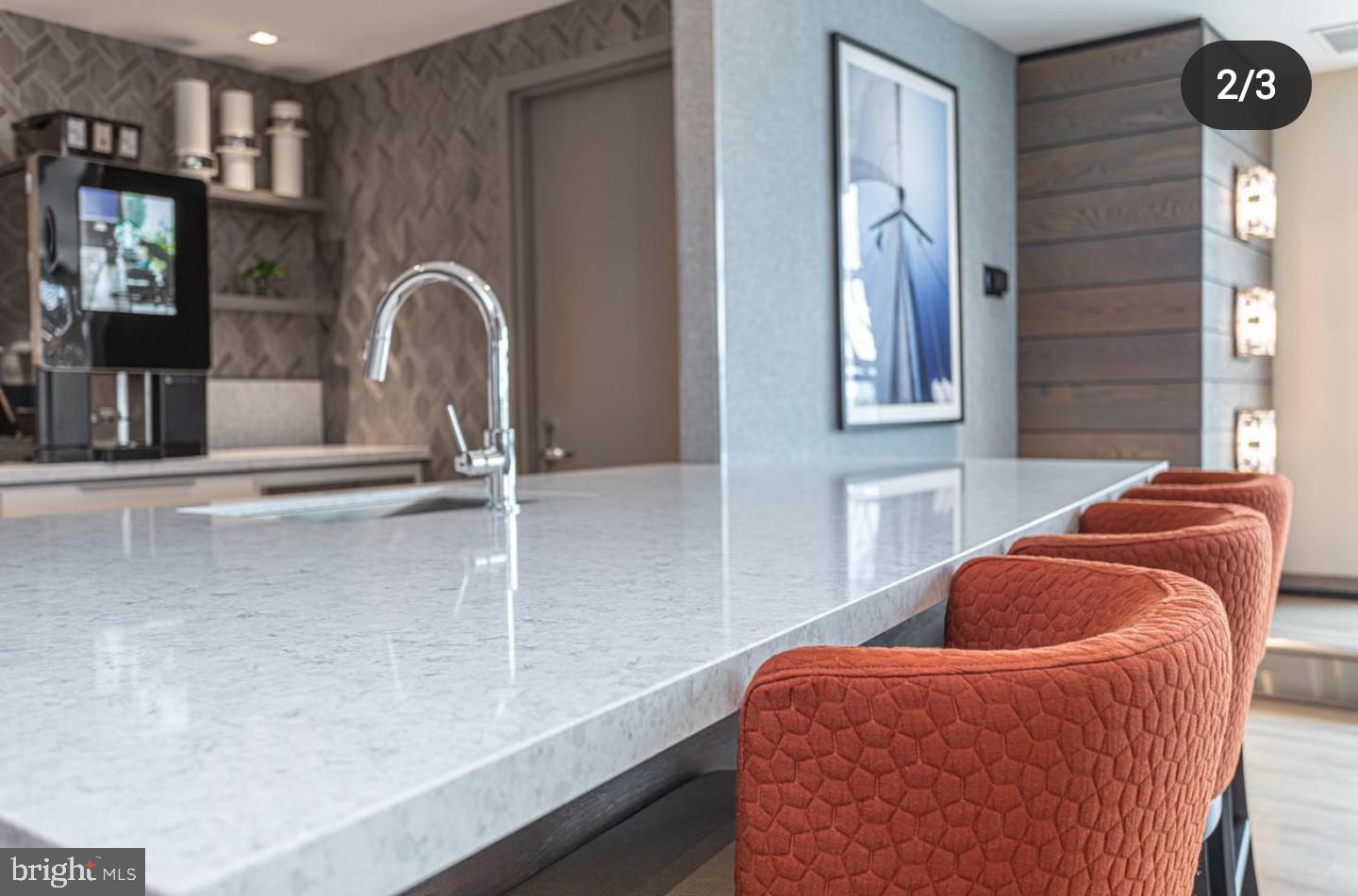 QUEEN VILLAGE - Residential