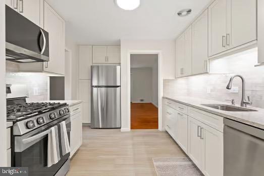 DIVINES CHESTERBROOK - Residential Lease