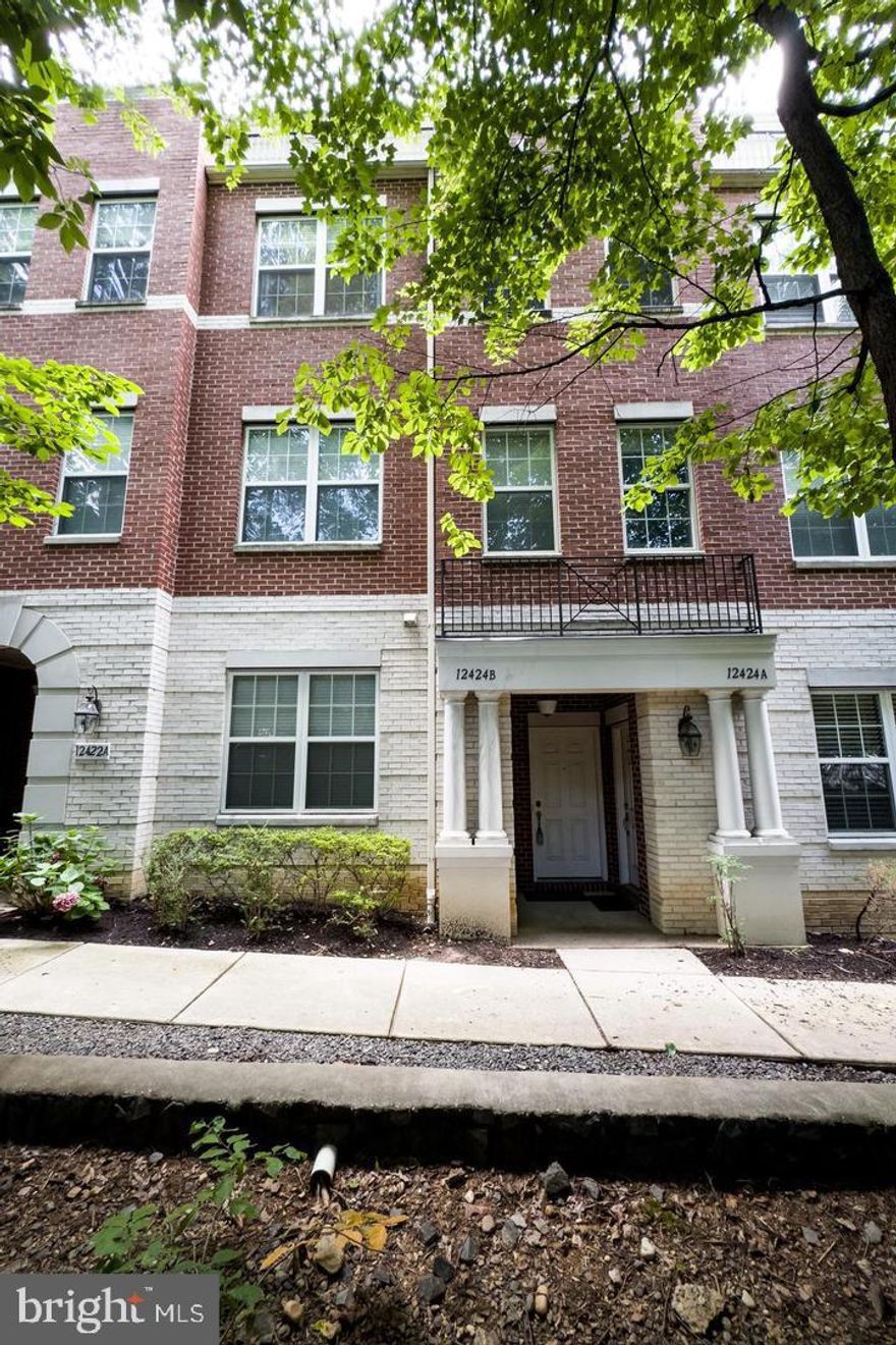 Meticulously maintained and move-in ready, this two-level townhouse/condo features an open floor plan filled with natural light. The kitchen and breakfast area boast hardwood floors that lead to a large balcony, perfect for morning coffee or evening relaxation. A main-level office provides a convenient work-from-home space. The expansive living area flows seamlessly into the main dining area, making it ideal for entertaining. The gourmet kitchen includes cherry cabinets, black appliances, and a double wall oven. The master suite offers its own large balcony, a double vanity with granite countertops, and two walk-in closets. Enjoy the luxury of 9-foot ceilings on the main living level. Located just minutes from I-66, Route 50, and Fairfax County Parkway, this home offers easy access to numerous amenities. It's within walking distance to Whole Foods, Kohl's, Fair Oaks Mall, and a variety of restaurants, including Capital Grille. Additional conveniences include nearby movie theaters, grocery stores such as Wegmans, Harris Teeters and Safeway, and a free shuttle to the Vienna Metro. This home combines comfort, style, and a prime location. Recent upgrades: Freshly painted throughout the house (2024), refrigerator (2022), food disposal (2024), sink Faucets (2024), the microwave and exhaust system (2020), master-bed bathroom shower system (2024), toilet seats (2024), daylight bulbs throughout the home (2024) .