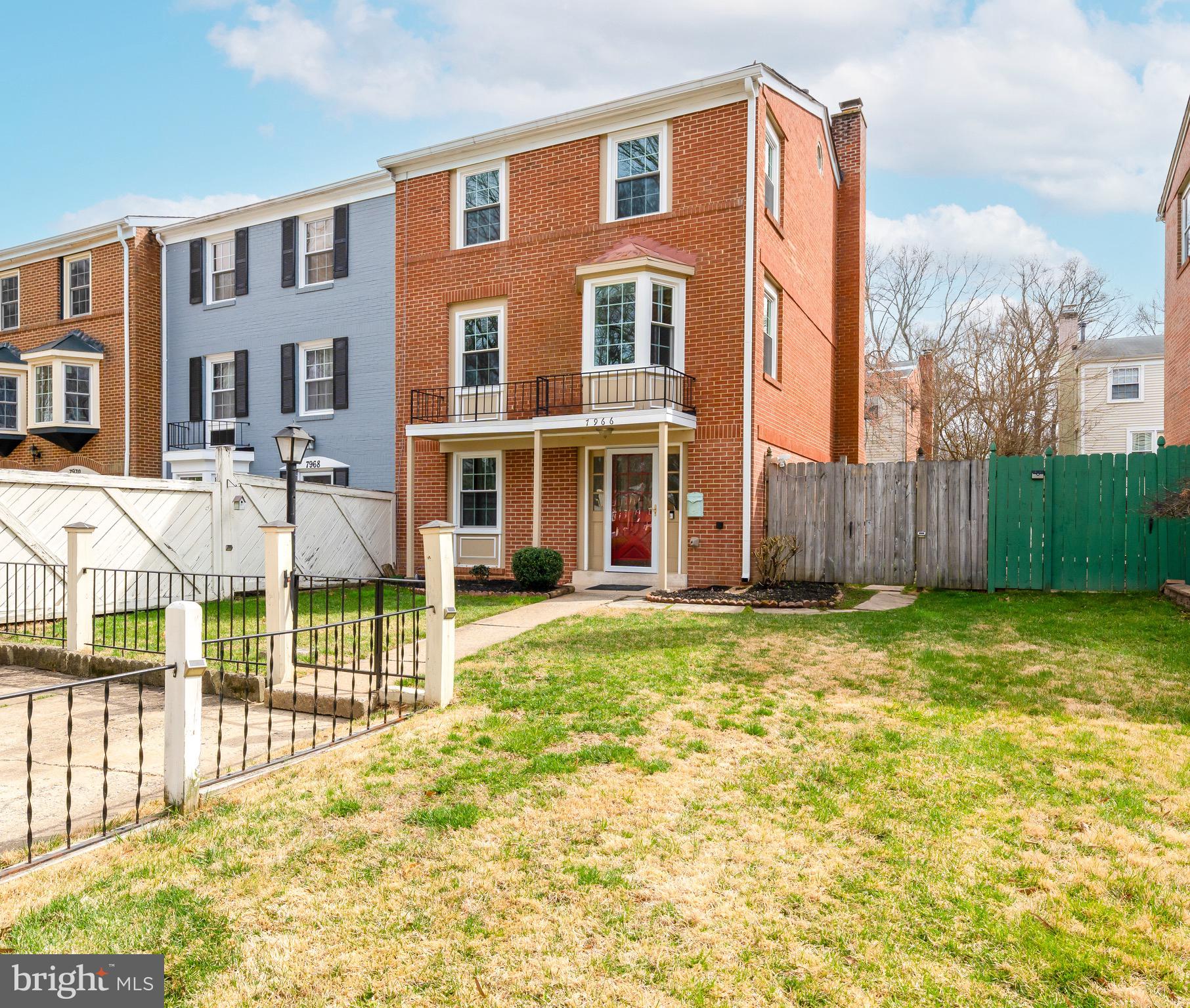 PINEWOOD LAKE - Residential Lease