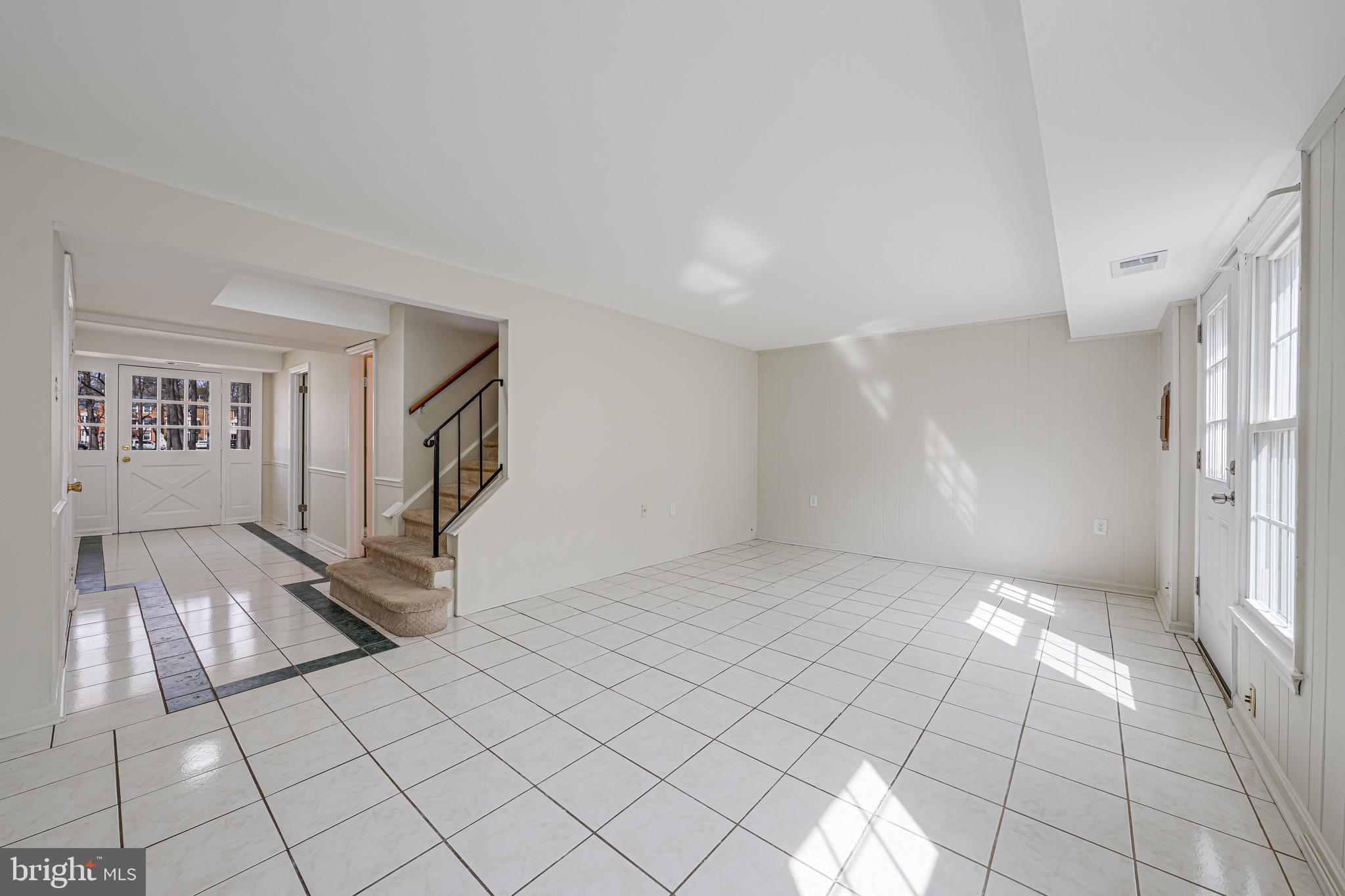 PINEWOOD LAKE - Residential Lease