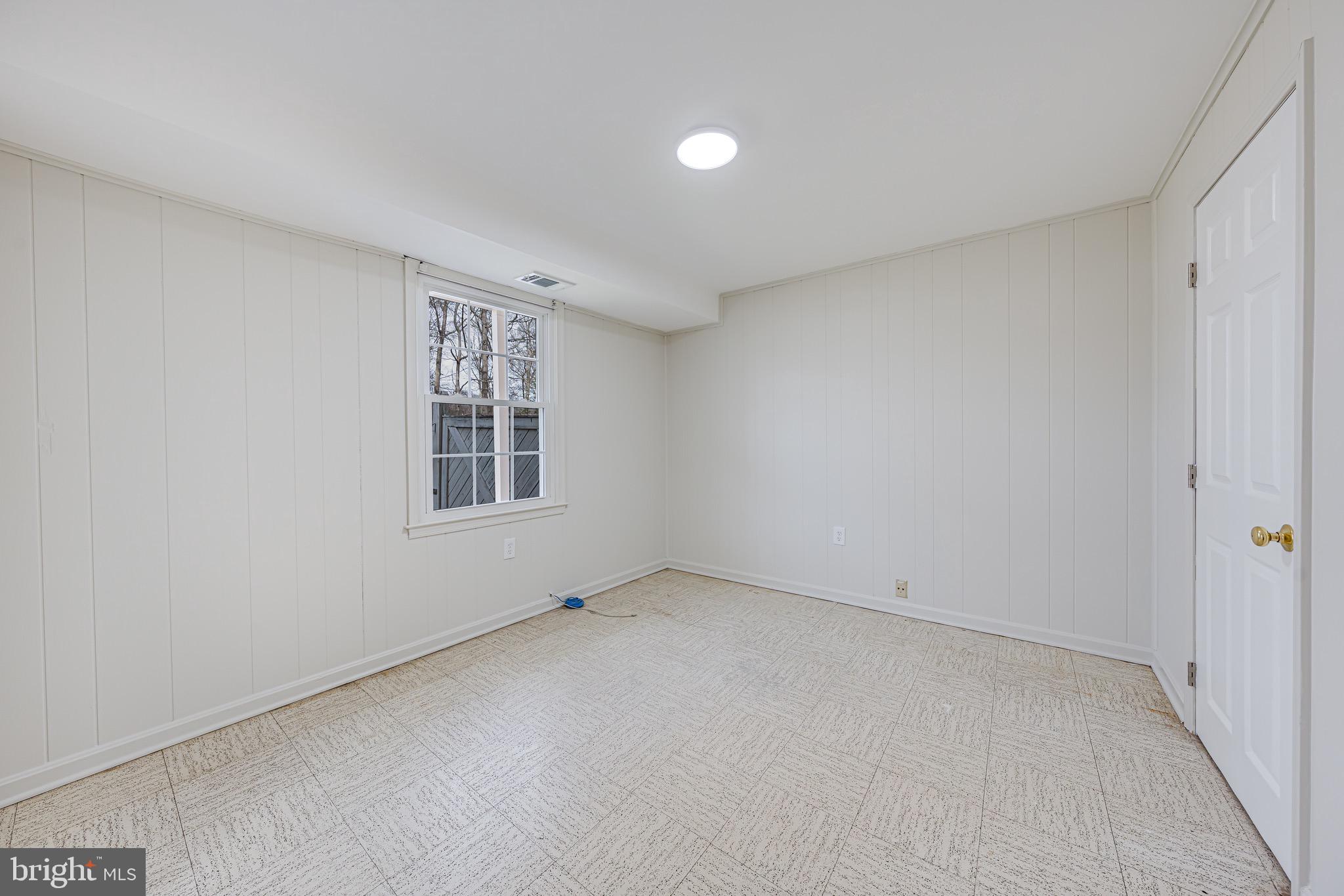 PINEWOOD LAKE - Residential Lease