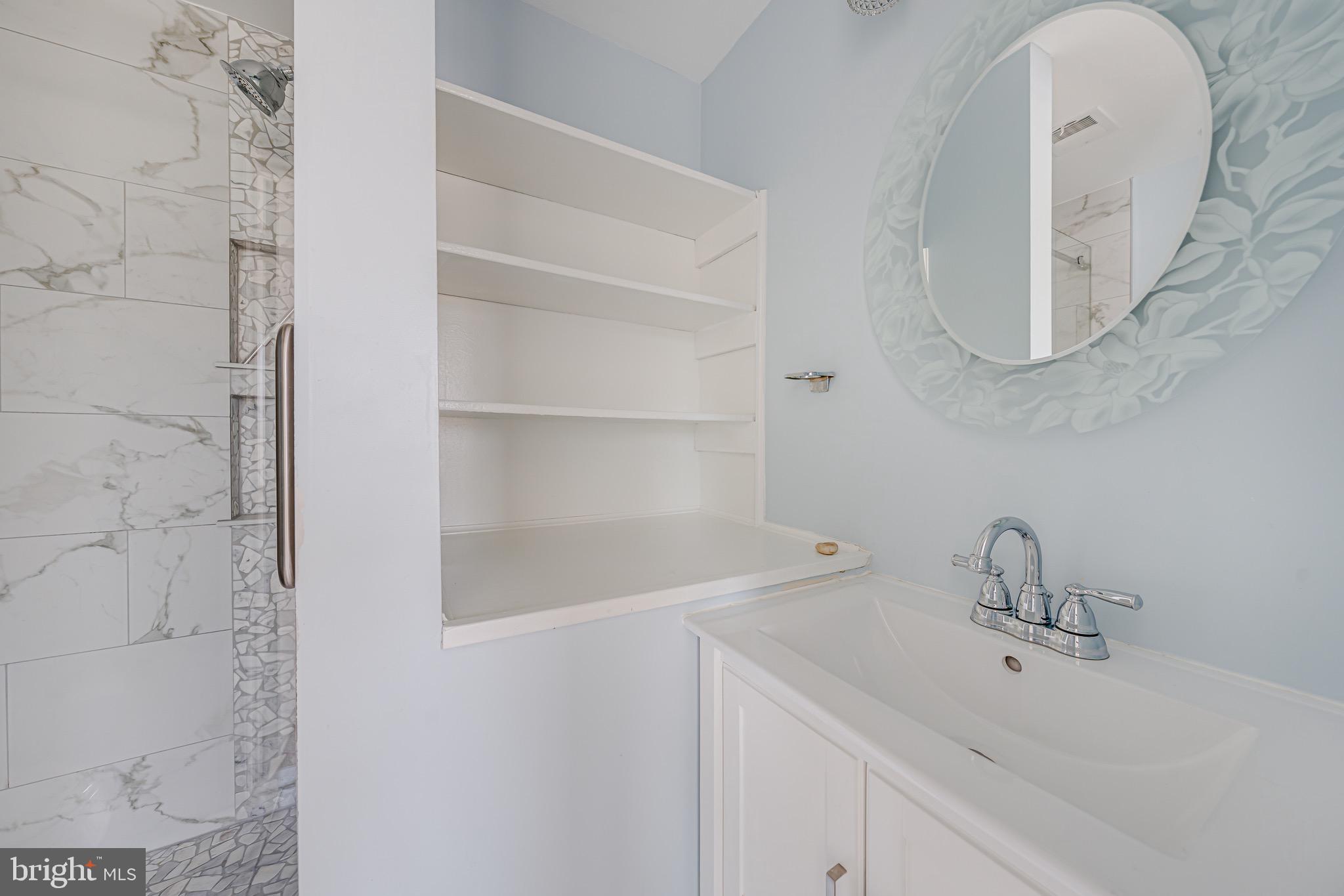 PINEWOOD LAKE - Residential Lease