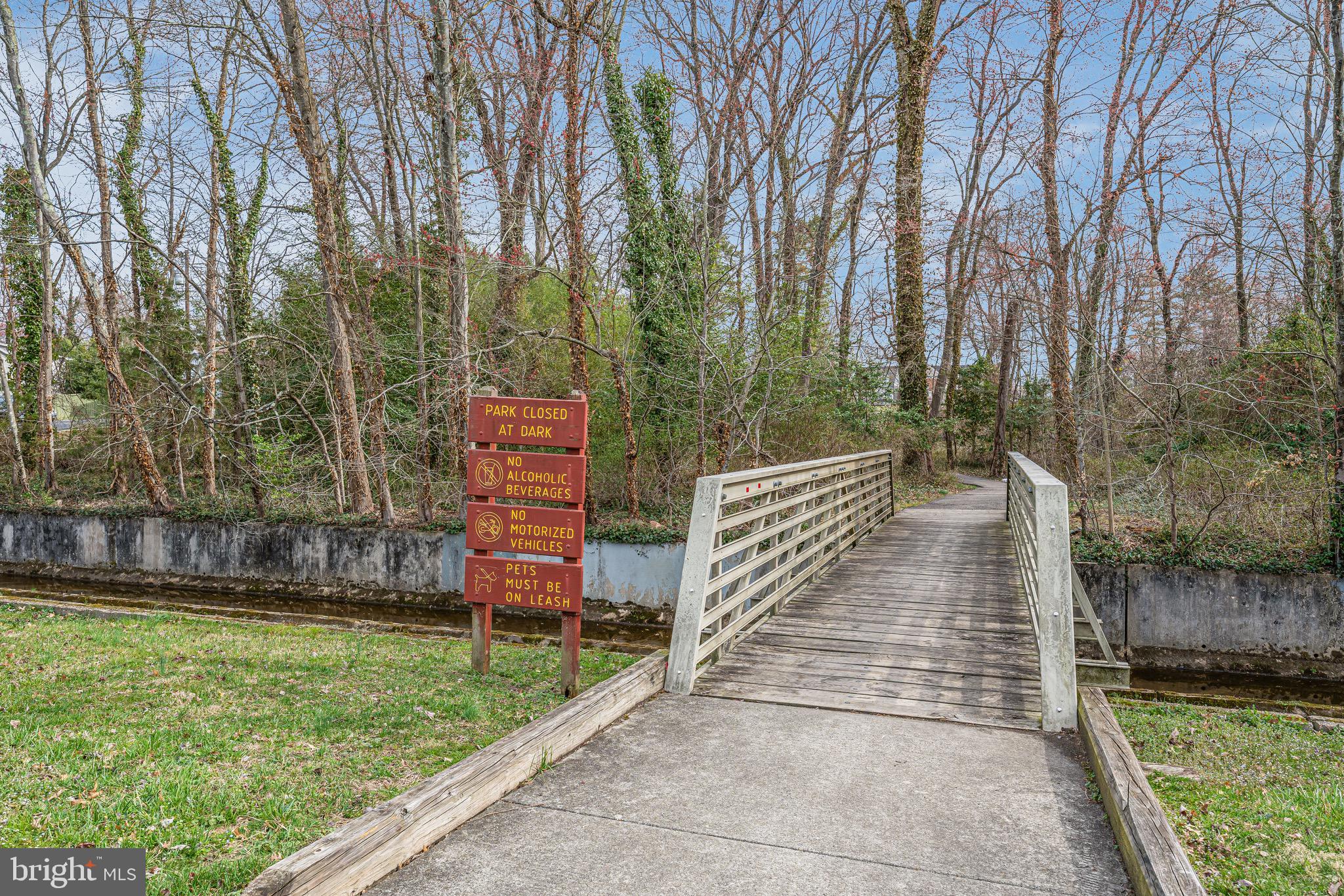 PINEWOOD LAKE - Residential Lease