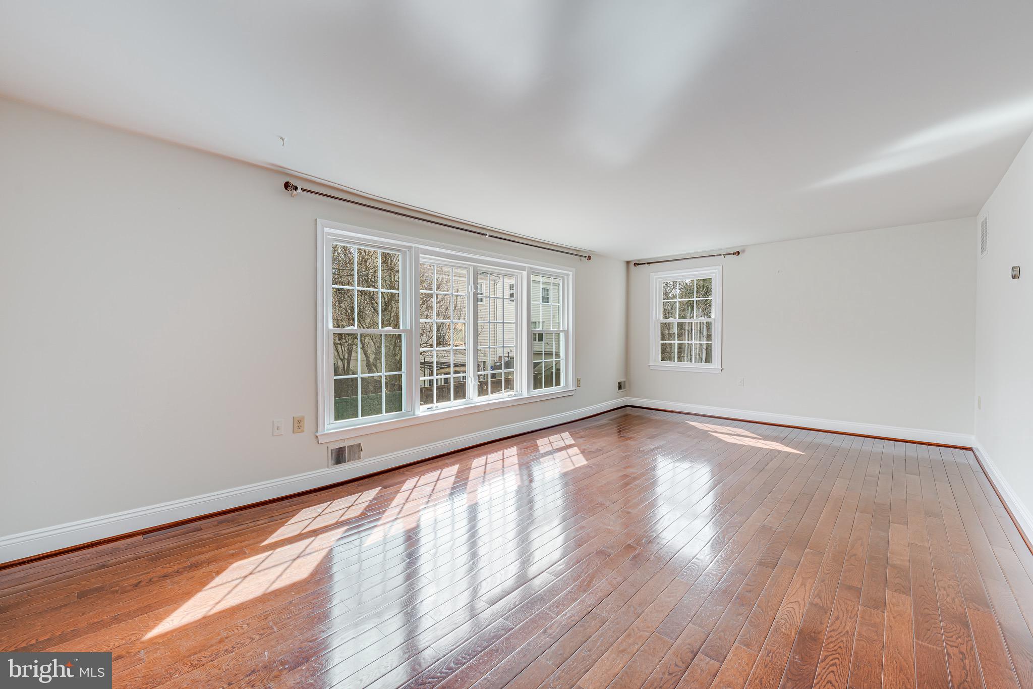 PINEWOOD LAKE - Residential Lease