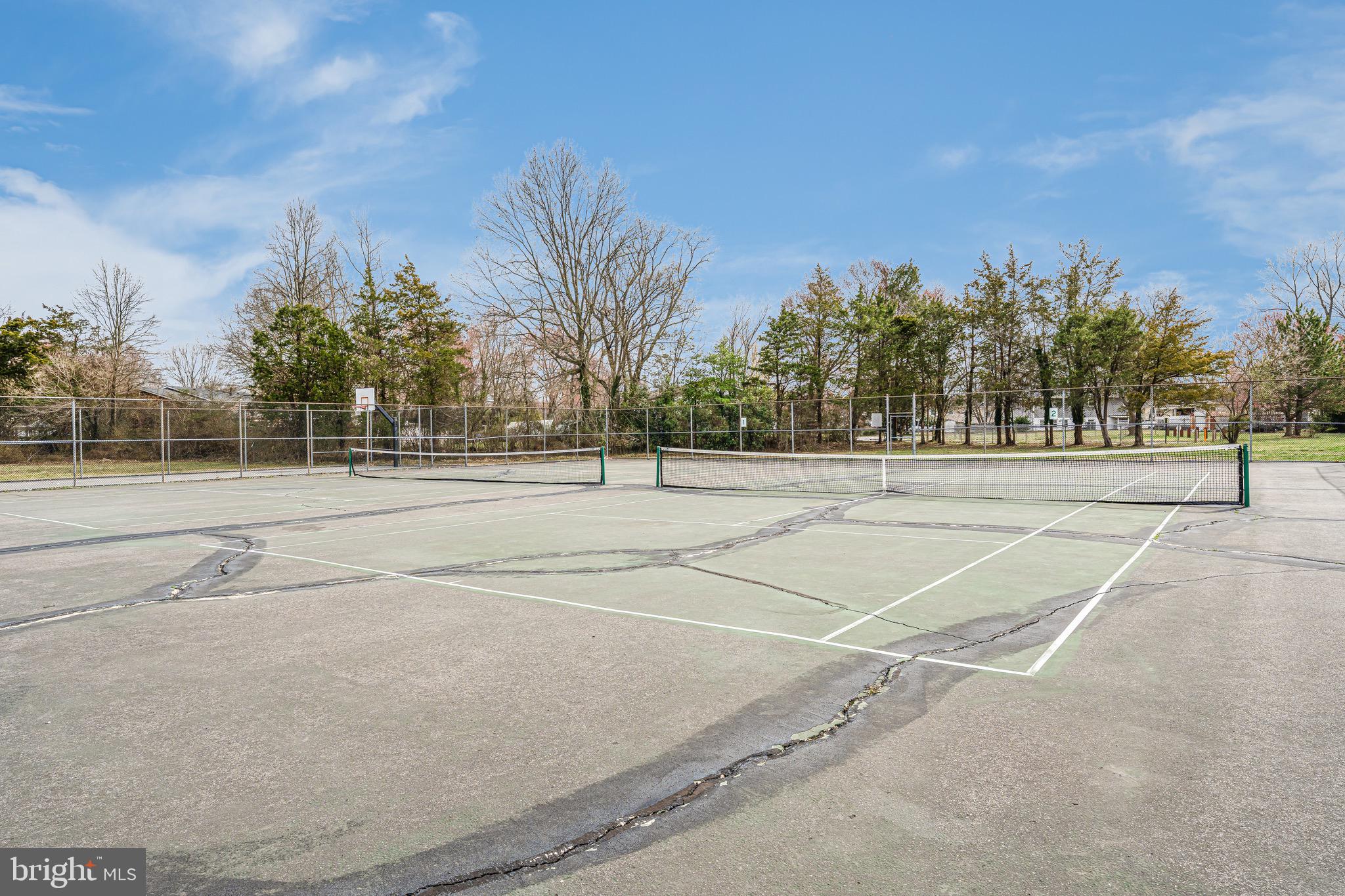 PINEWOOD LAKE - Residential Lease