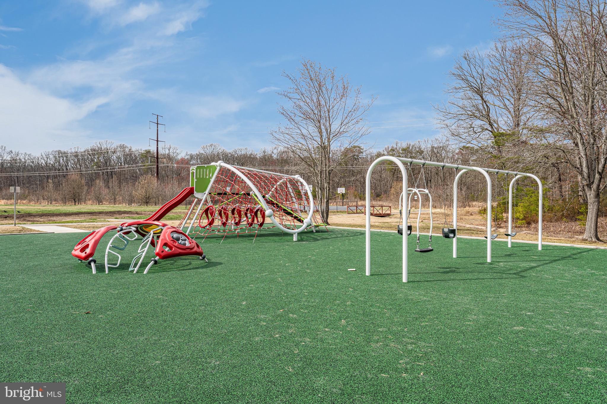 PINEWOOD LAKE - Residential Lease