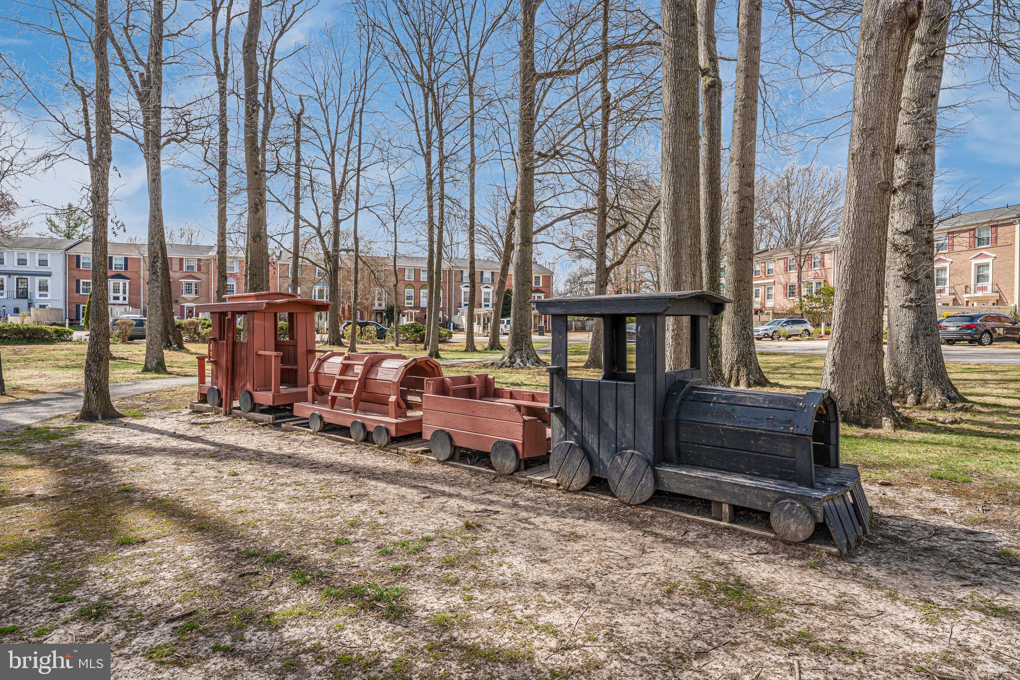 PINEWOOD LAKE - Residential Lease