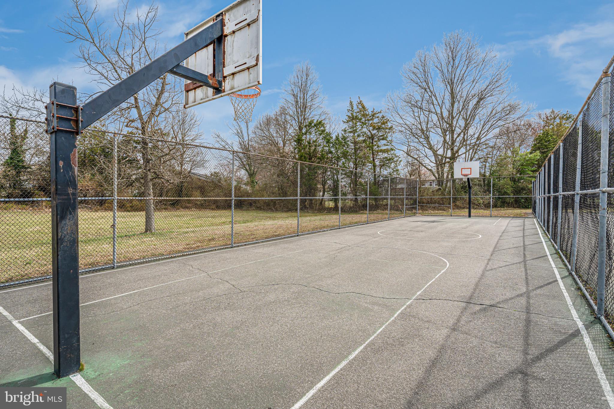 PINEWOOD LAKE - Residential Lease