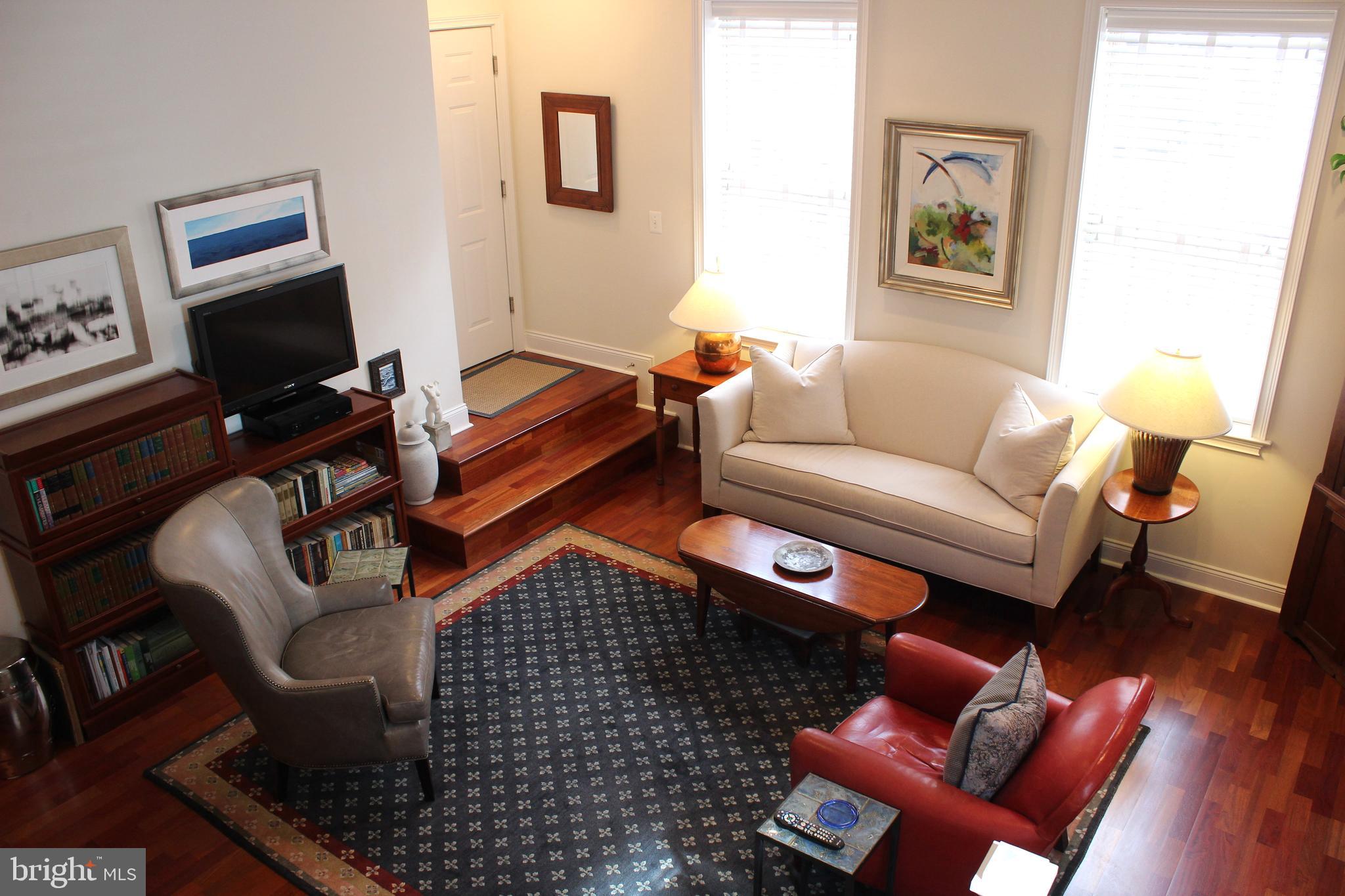 NAVAL SQUARE - Residential Lease