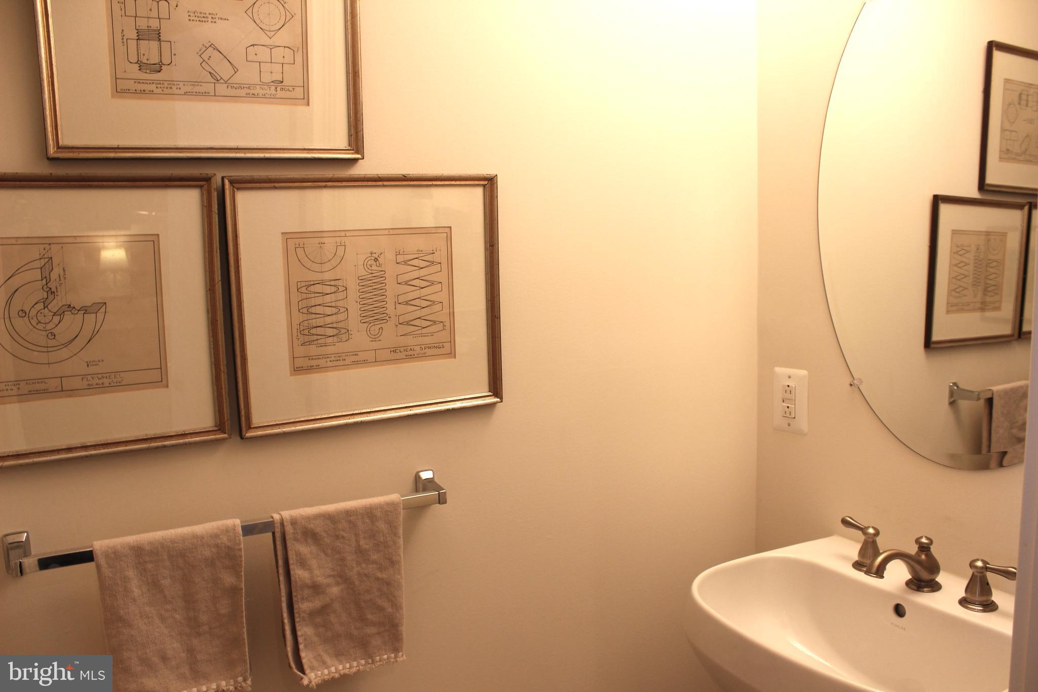 NAVAL SQUARE - Residential Lease