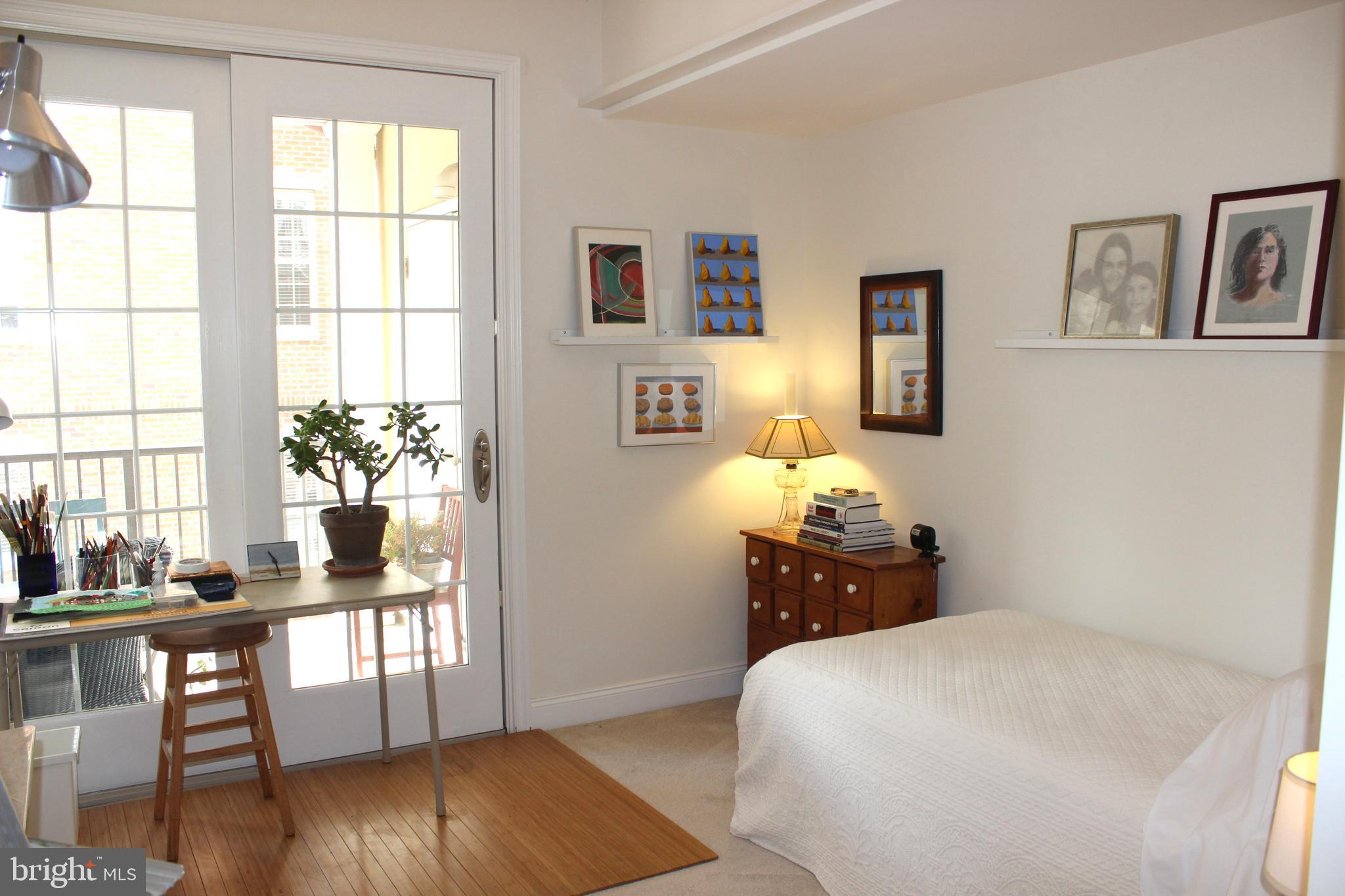 NAVAL SQUARE - Residential Lease