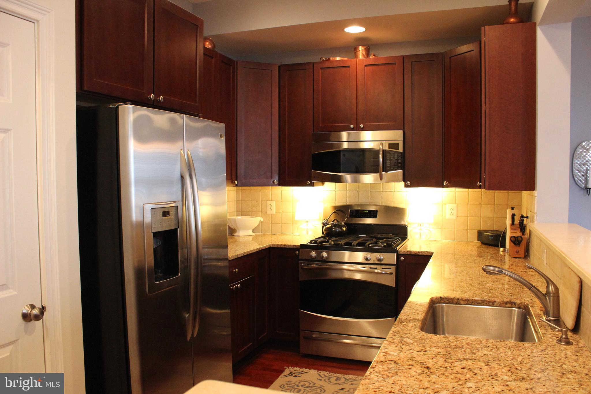 NAVAL SQUARE - Residential Lease