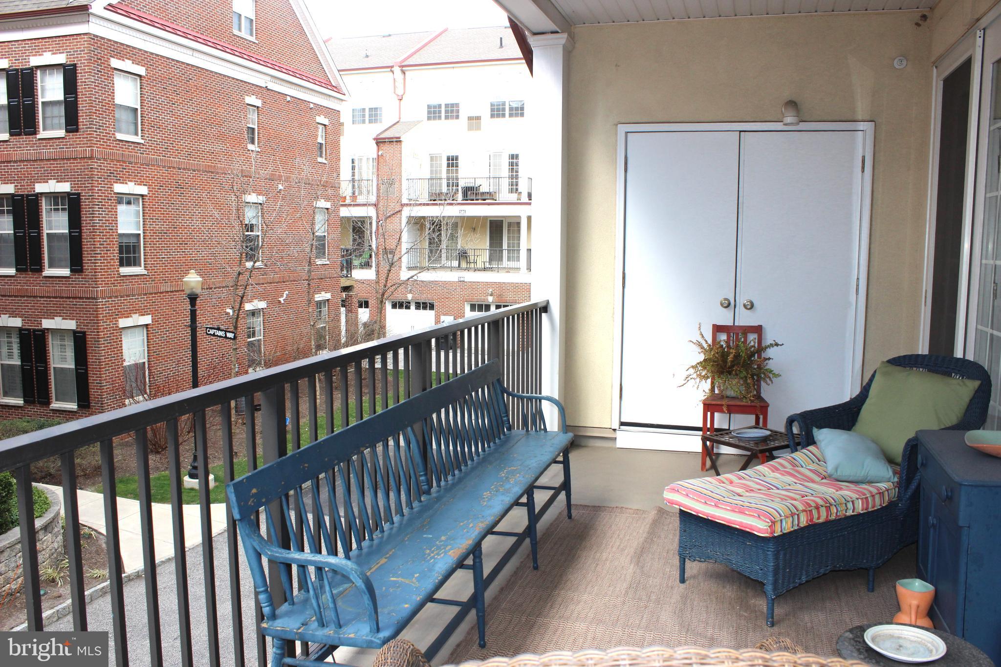 NAVAL SQUARE - Residential Lease