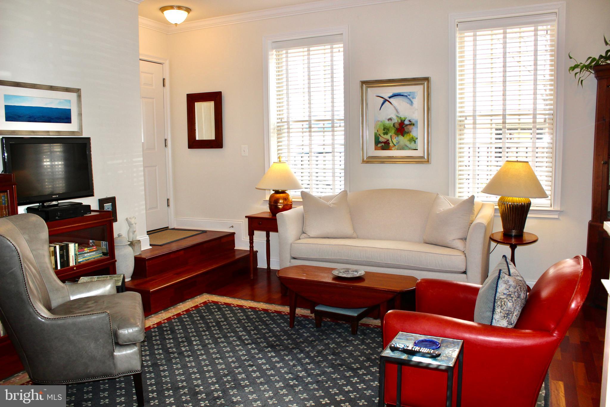 NAVAL SQUARE - Residential Lease