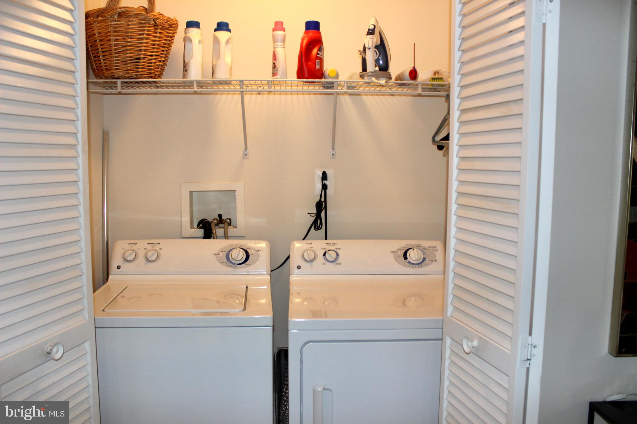 NAVAL SQUARE - Residential Lease