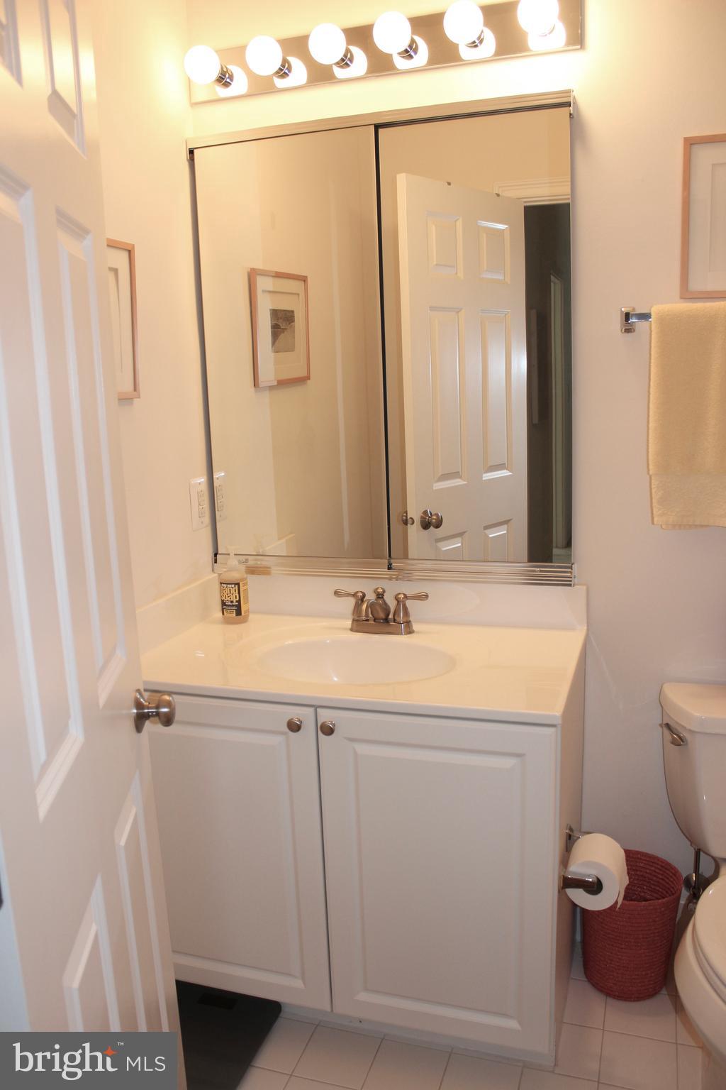 NAVAL SQUARE - Residential Lease