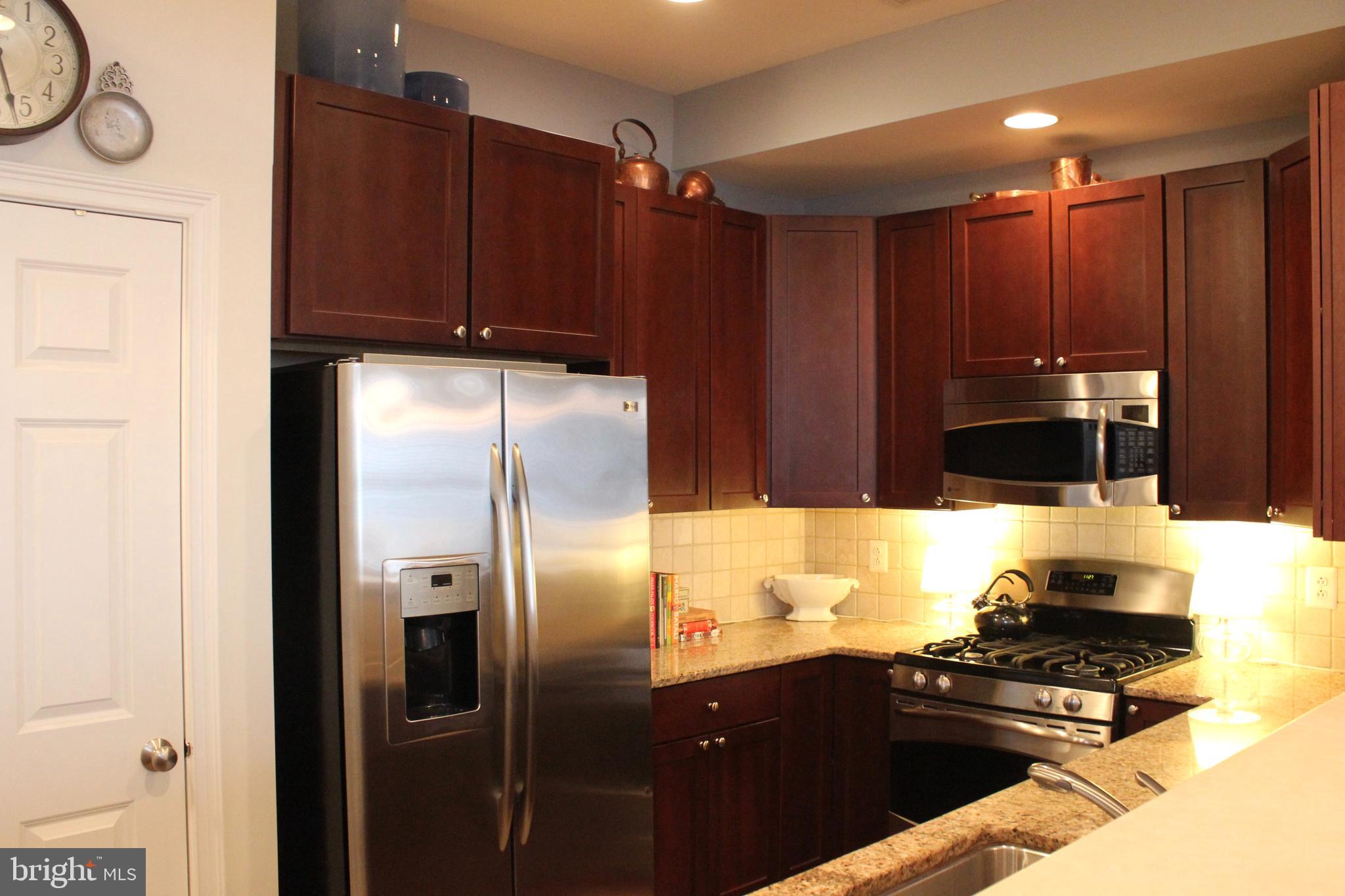 NAVAL SQUARE - Residential Lease