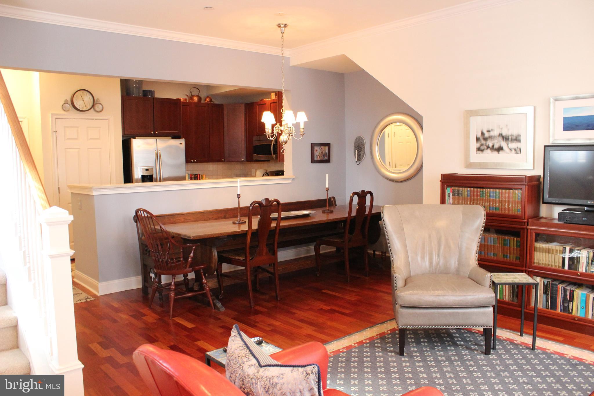 NAVAL SQUARE - Residential Lease