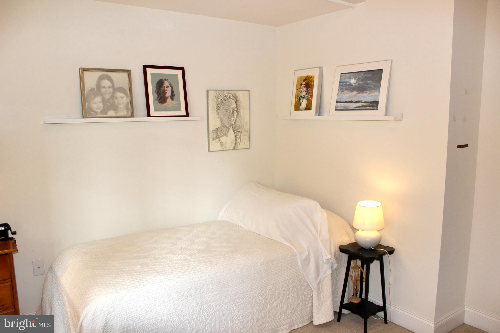 NAVAL SQUARE - Residential Lease