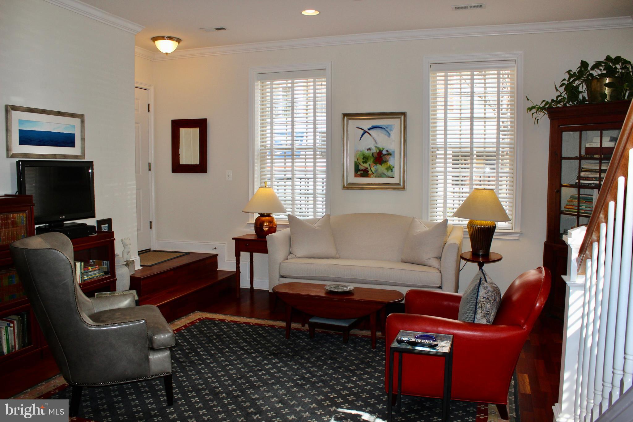 NAVAL SQUARE - Residential Lease