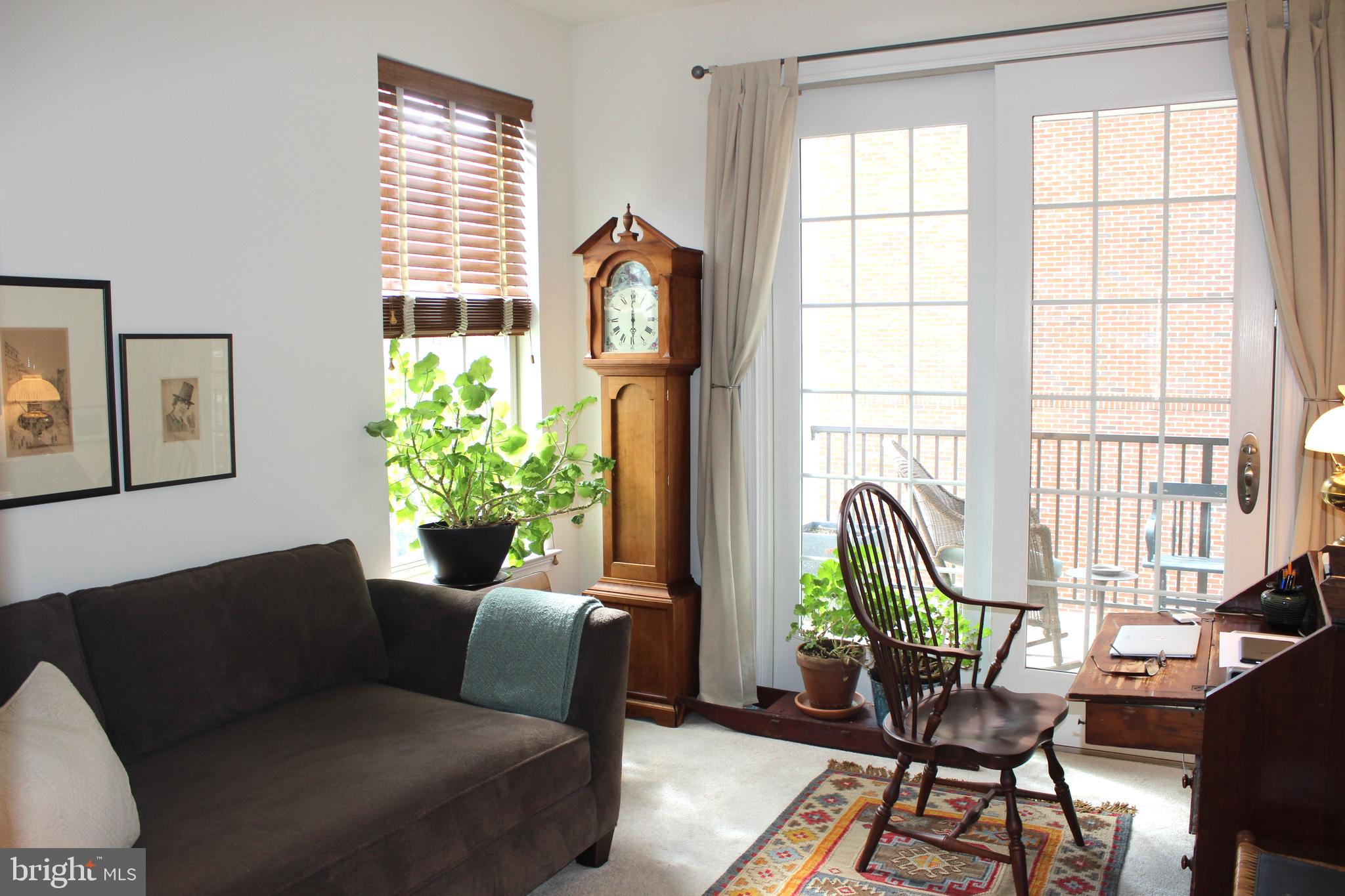 NAVAL SQUARE - Residential Lease