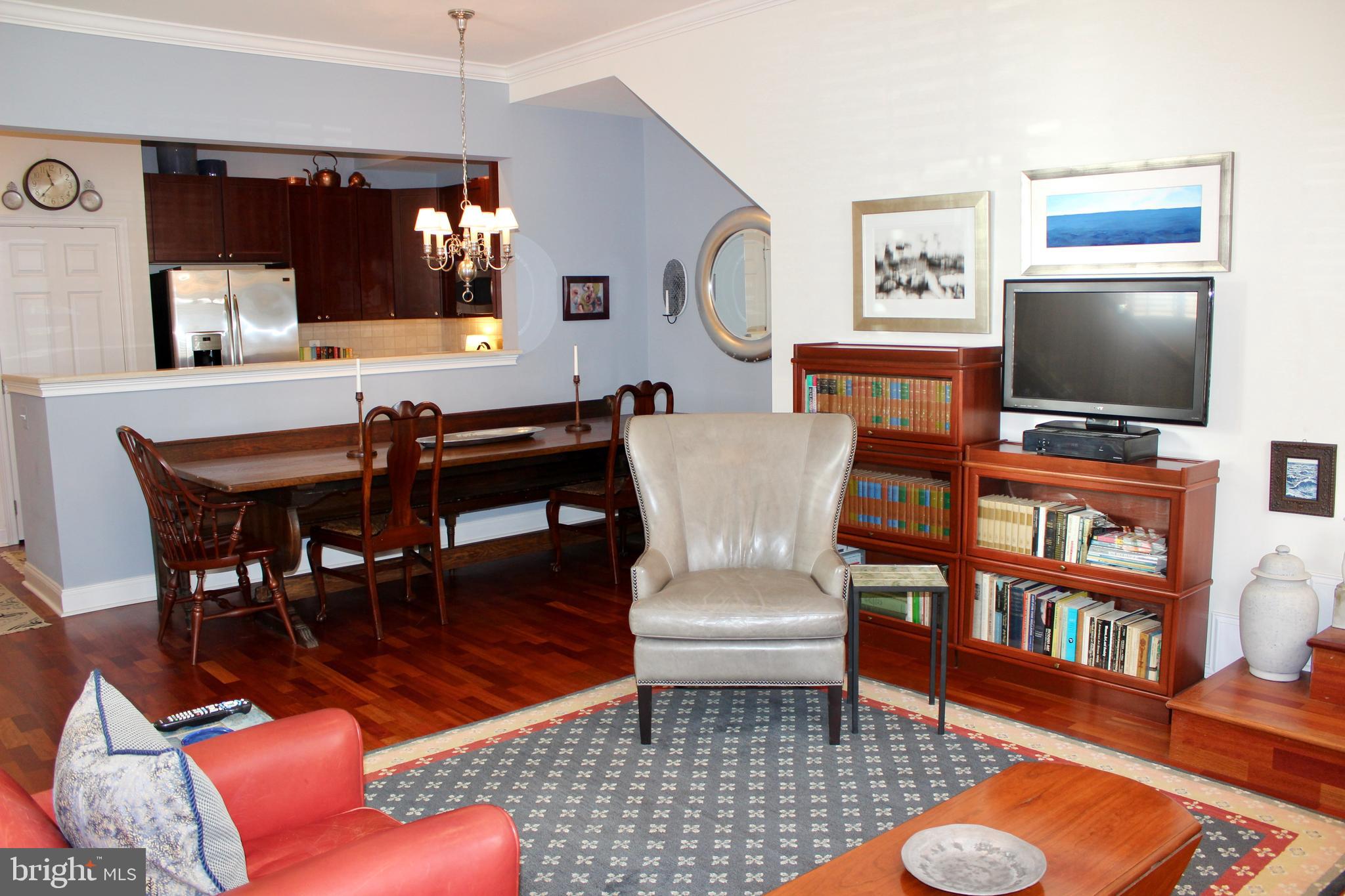 NAVAL SQUARE - Residential Lease