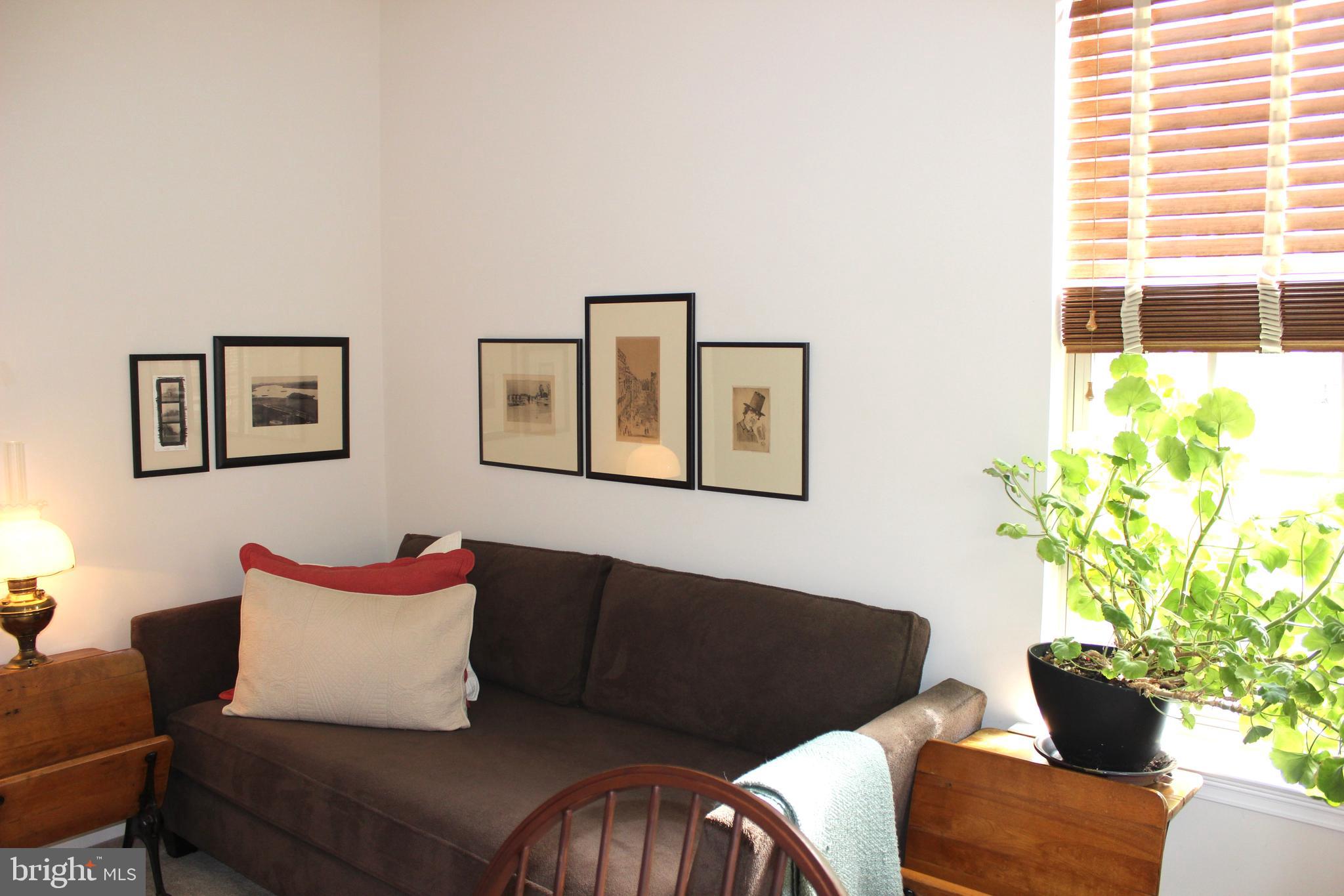 NAVAL SQUARE - Residential Lease